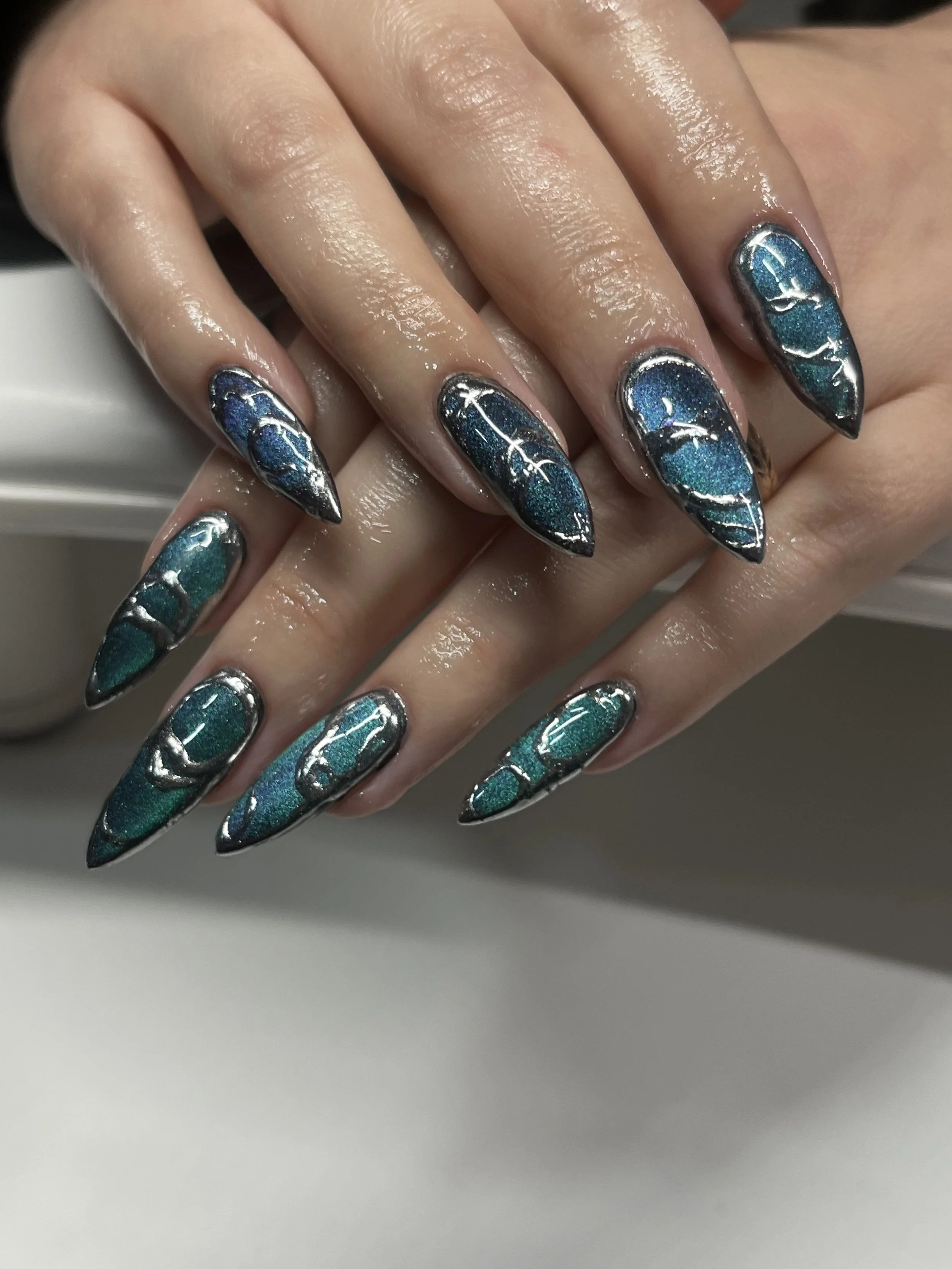Cat eye nails