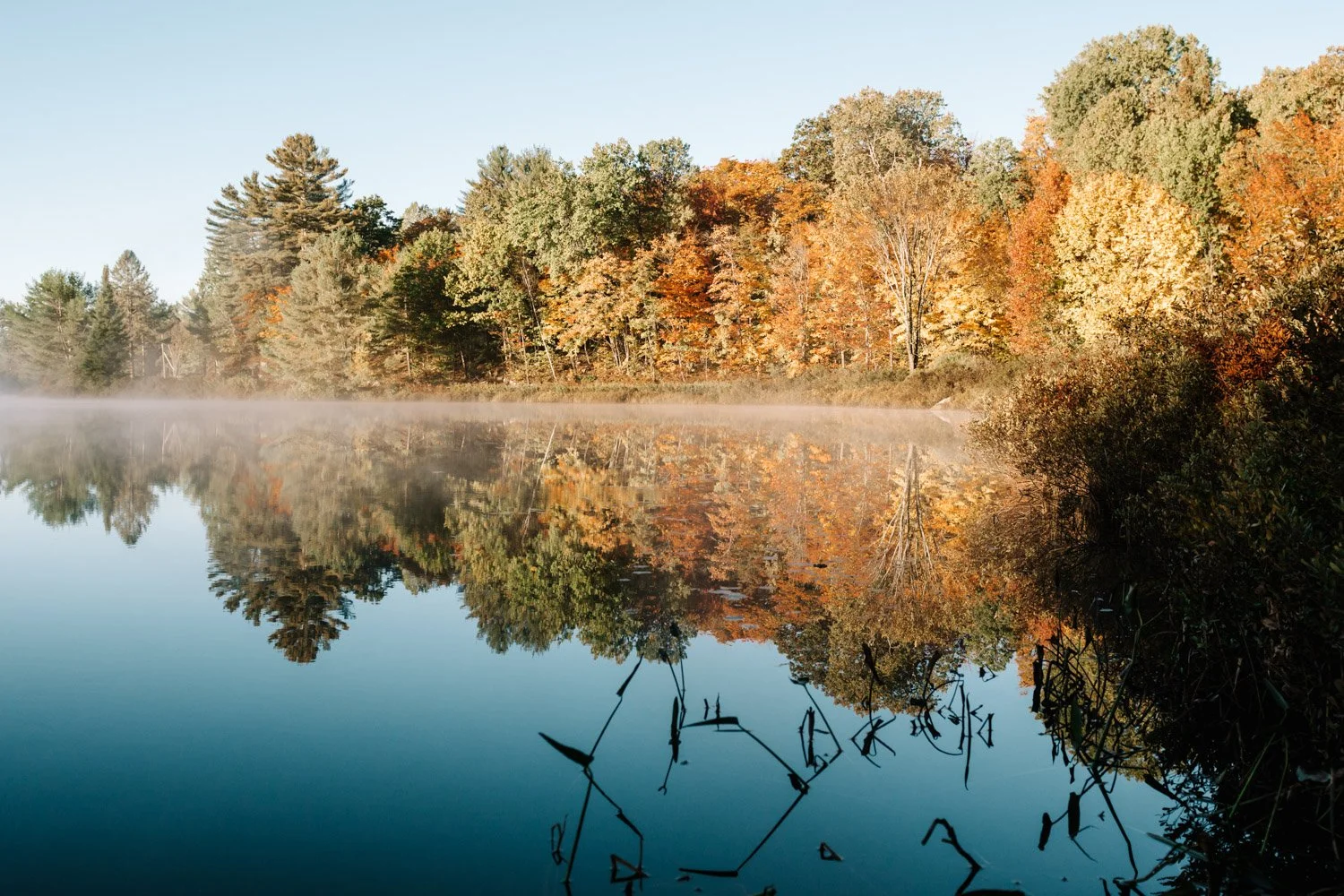 samanthaevaphotography.com-autumn-in-a-glass-lake.jpg