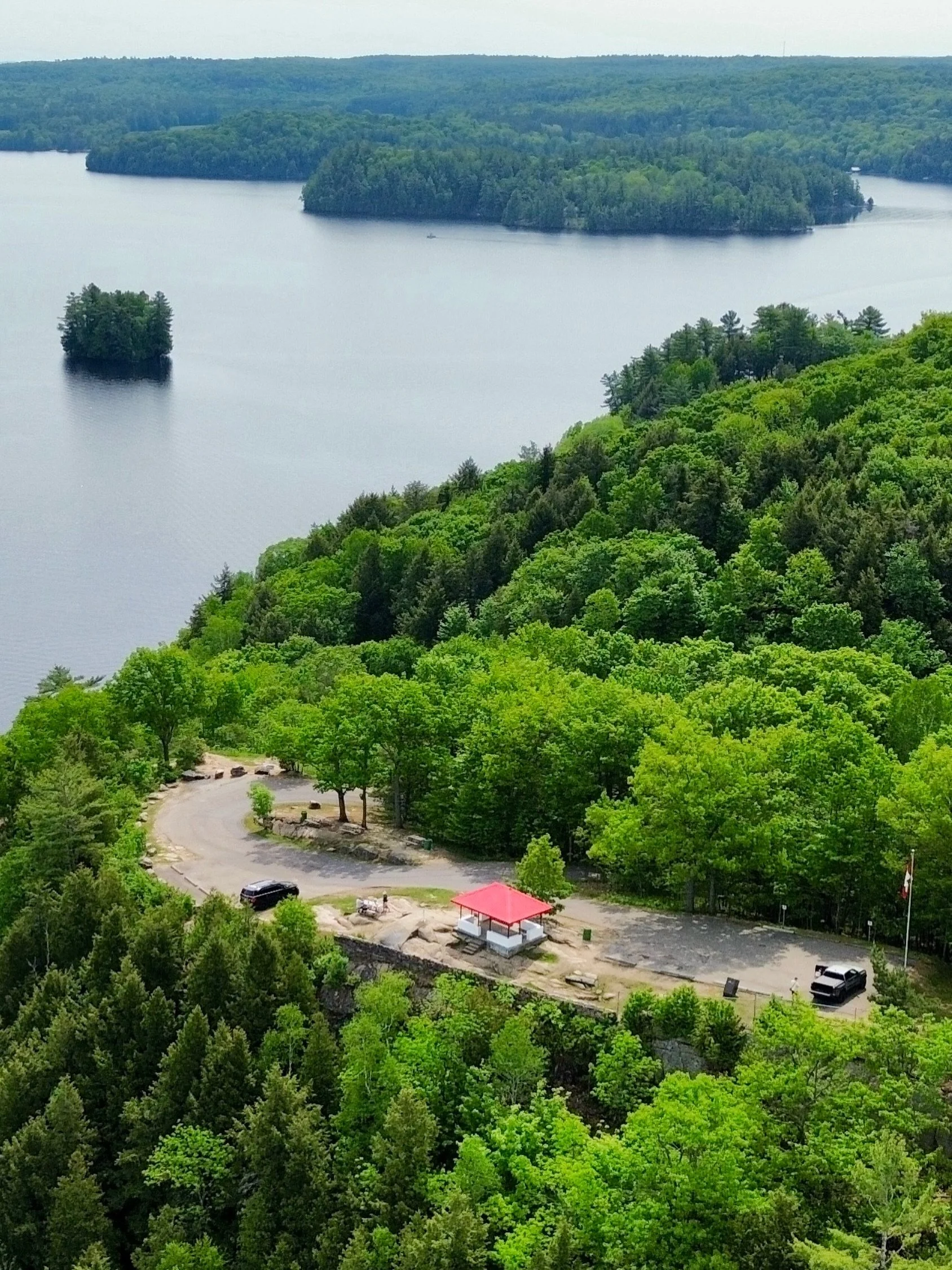 Visiting this summer?
📍lions lookout

#muskoka #lionslookout #muskokaliving #travelontario #droneshot