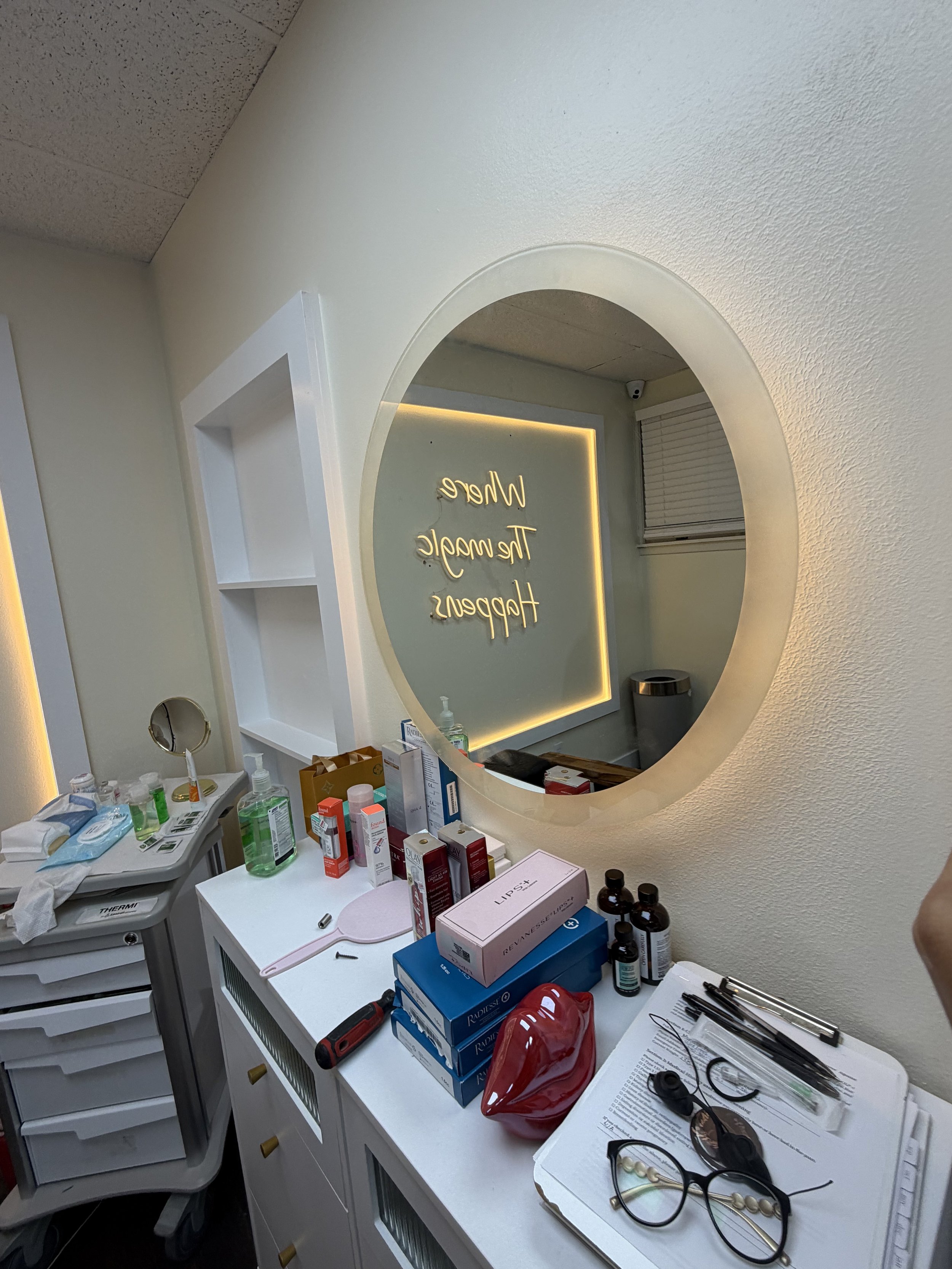 LED behind mirror, Glowing Mirror, LED Sign & Smart Mirror Mounting