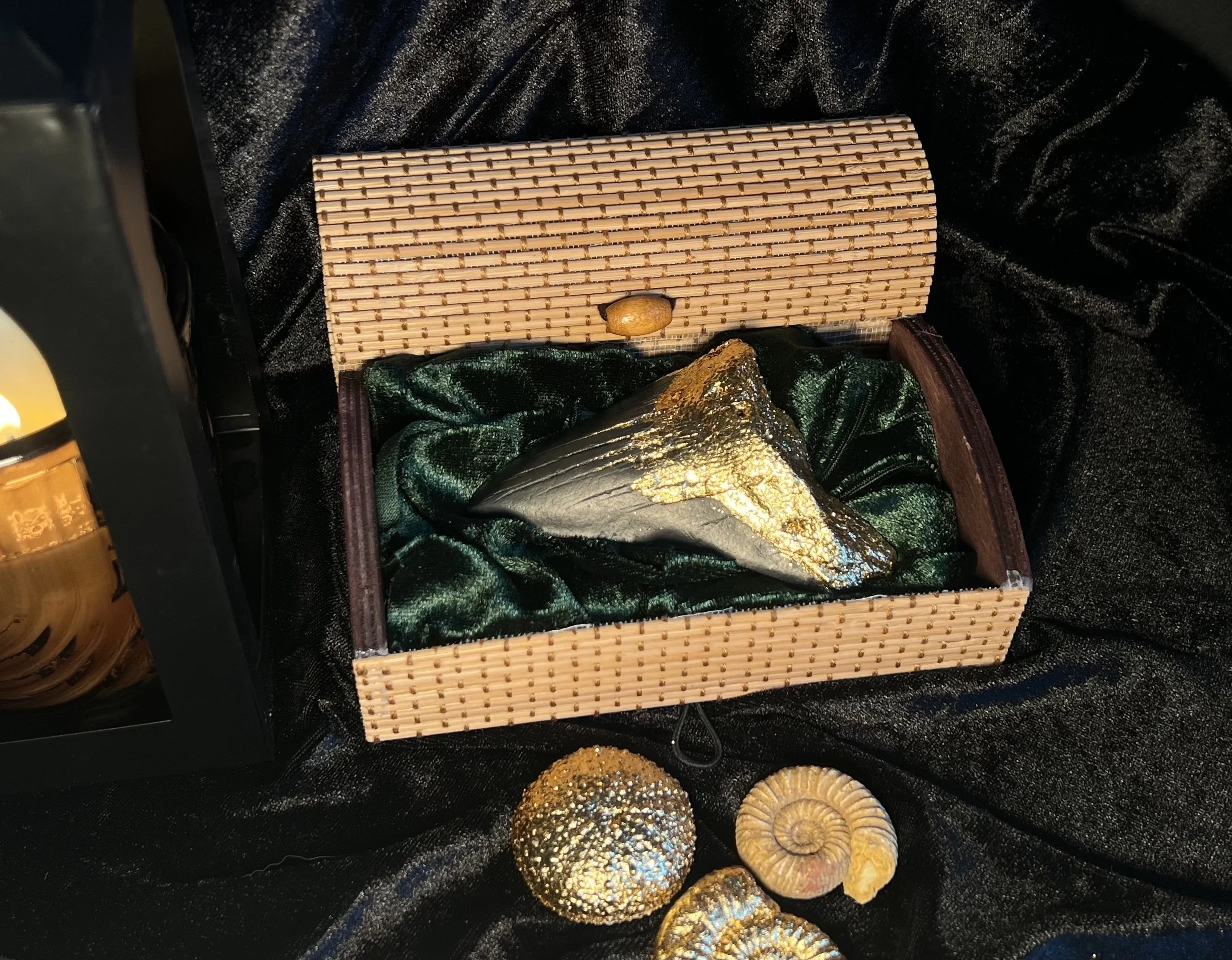 Otodus Megalodon II - Chryselephantine Series