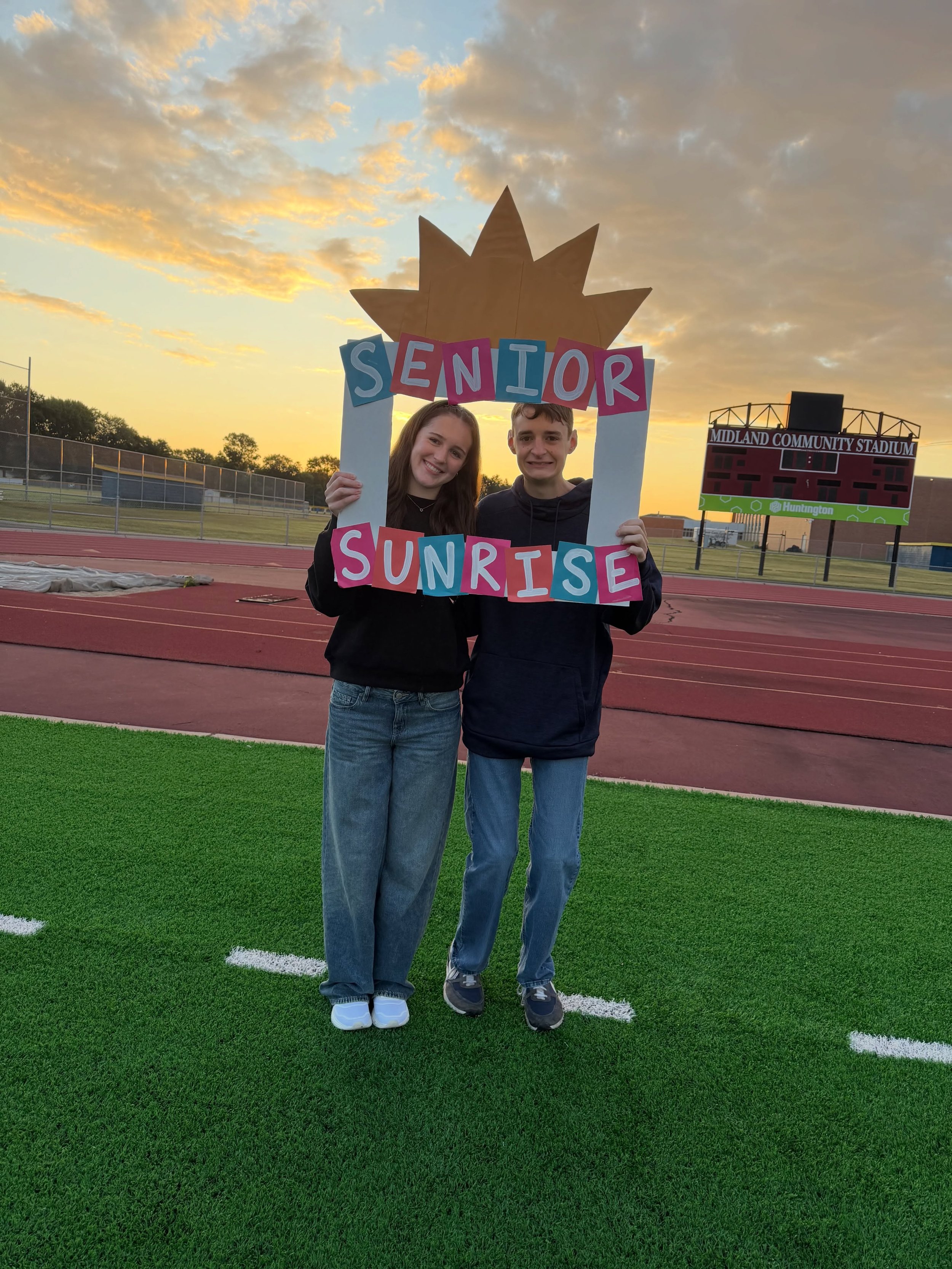 Senior Sunrise! 🌅 

I know my great grandma Elsa is looking down on me and my family and being very proud of us! We miss you GG!