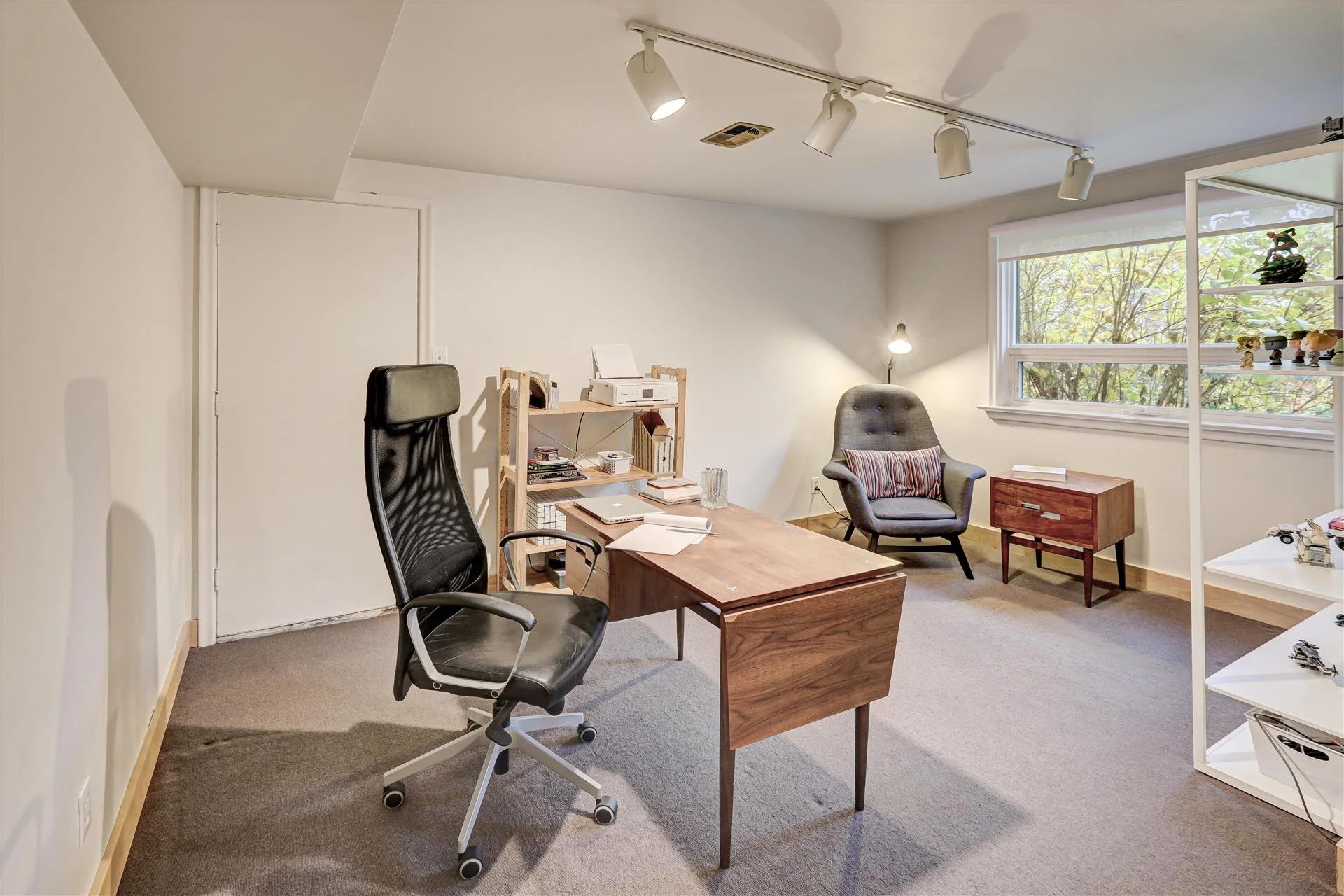 17-Office_1.jpg
