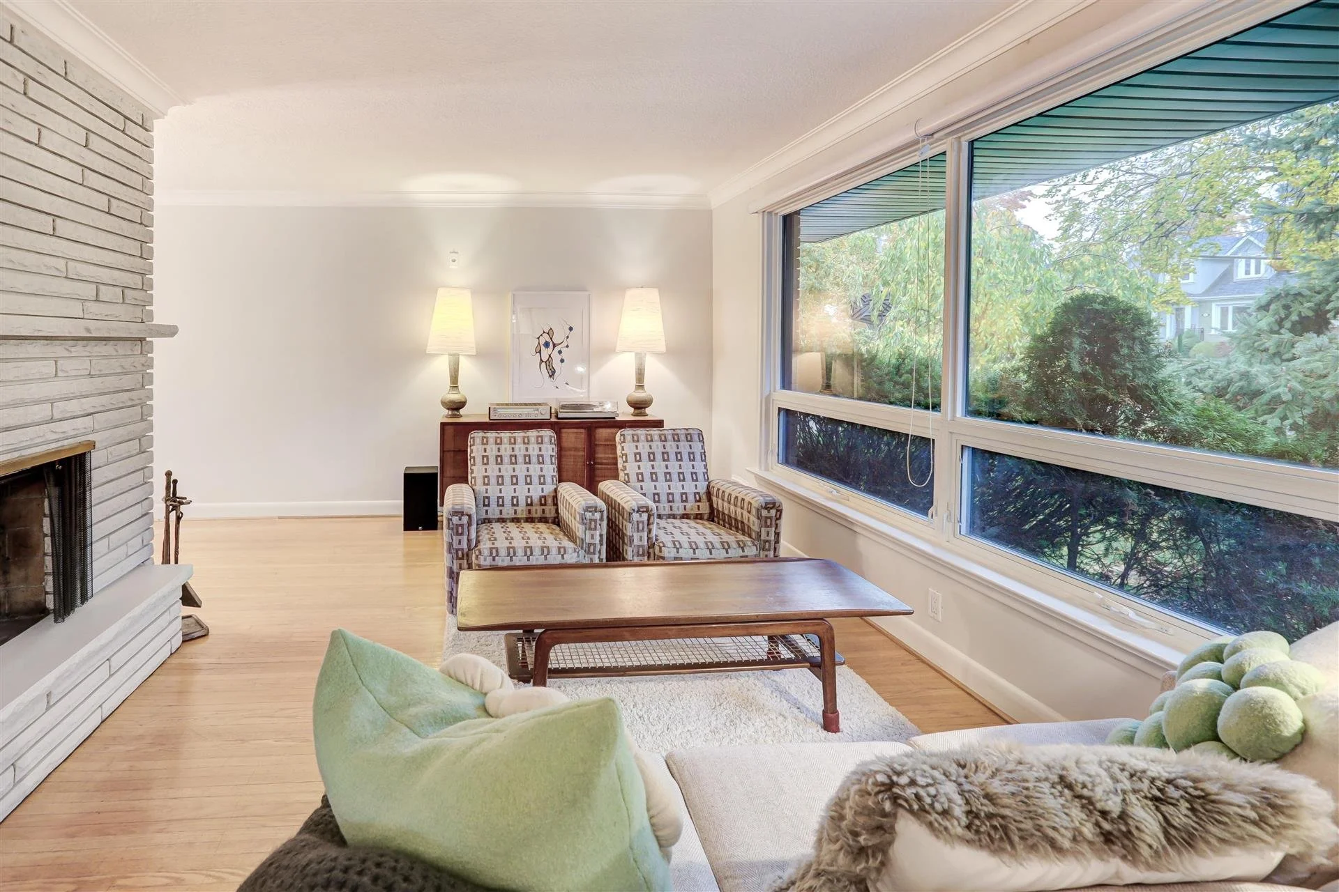 3-LivingRoom_1.jpg