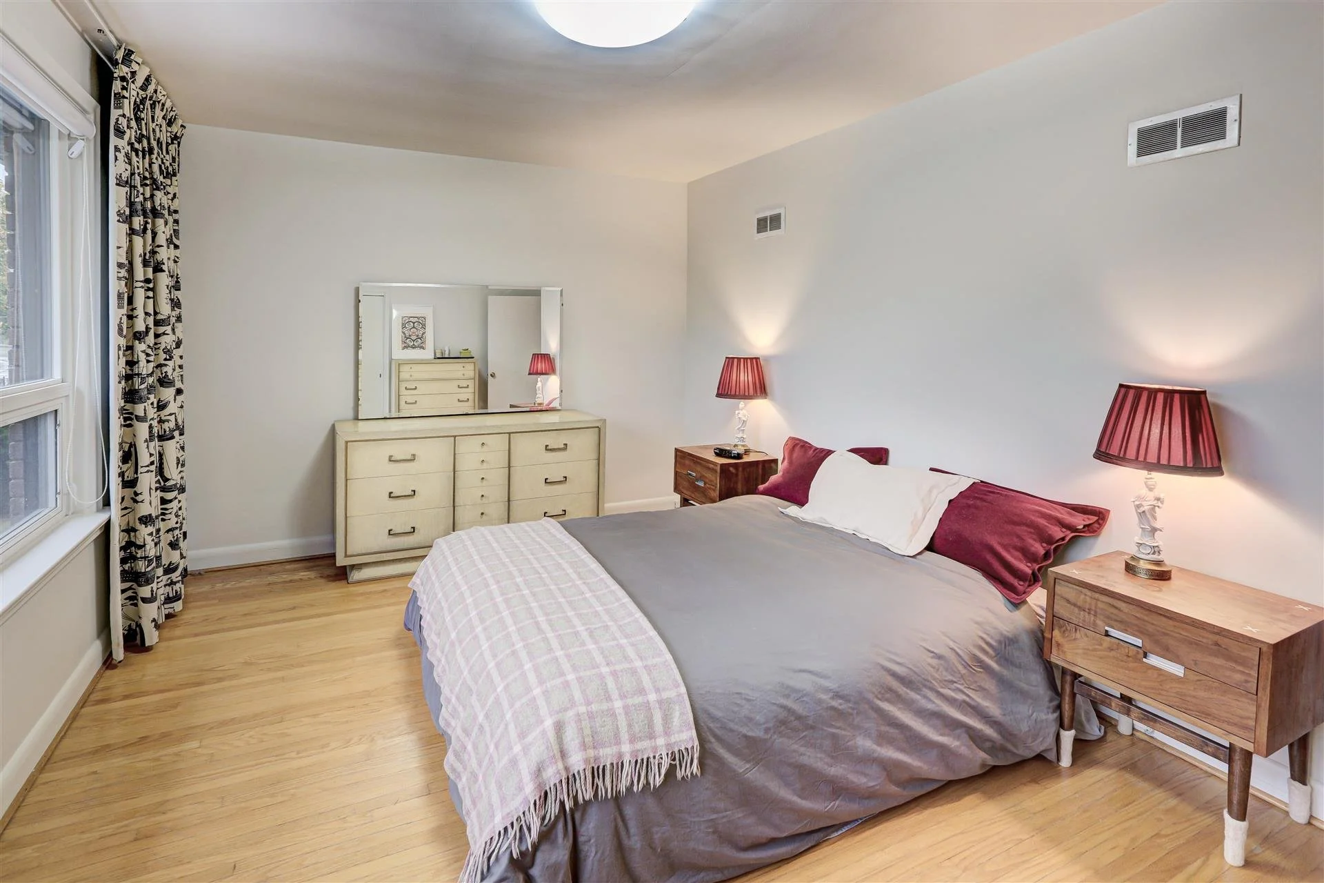 18-Bedroom_Primary_1.jpg