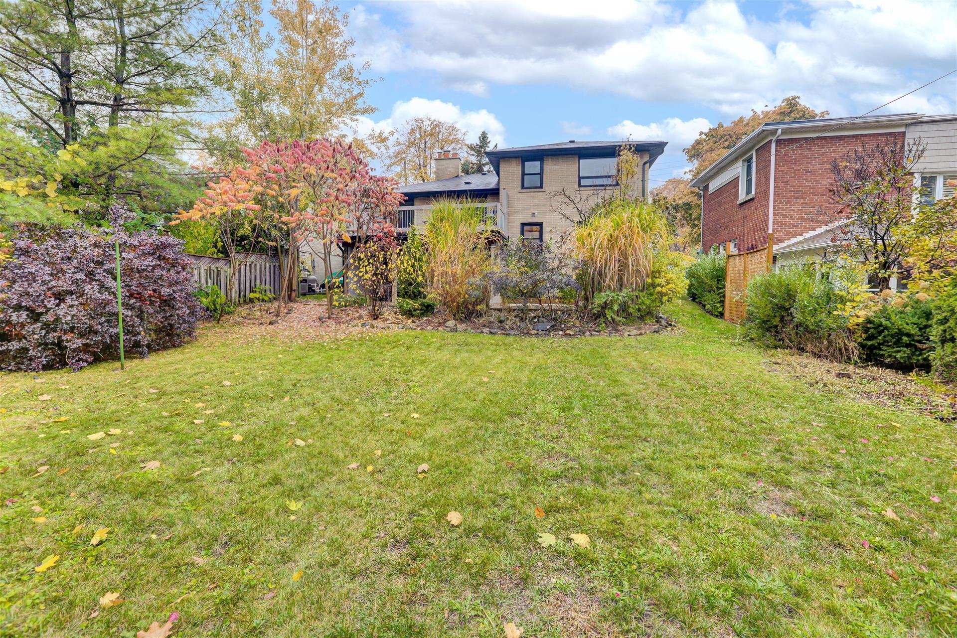 30-Backyard_4.jpg