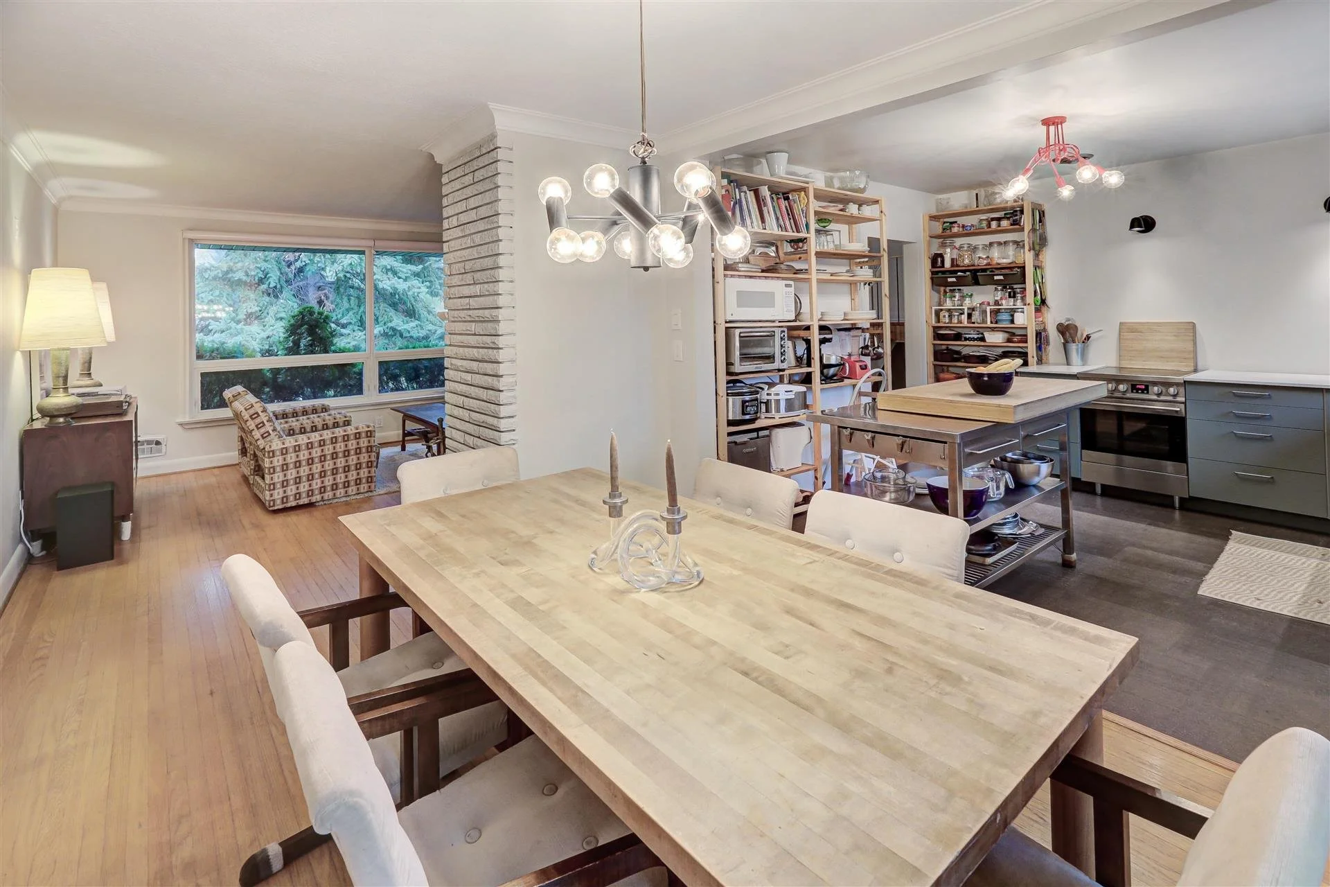 9-DiningRoom_1.jpg