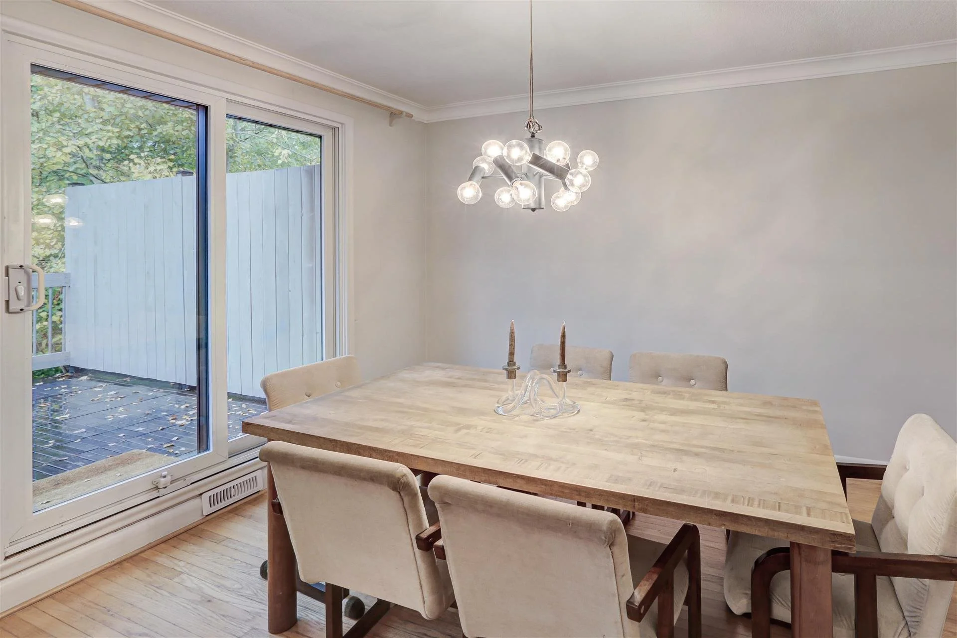 12-DiningRoom_4.jpg