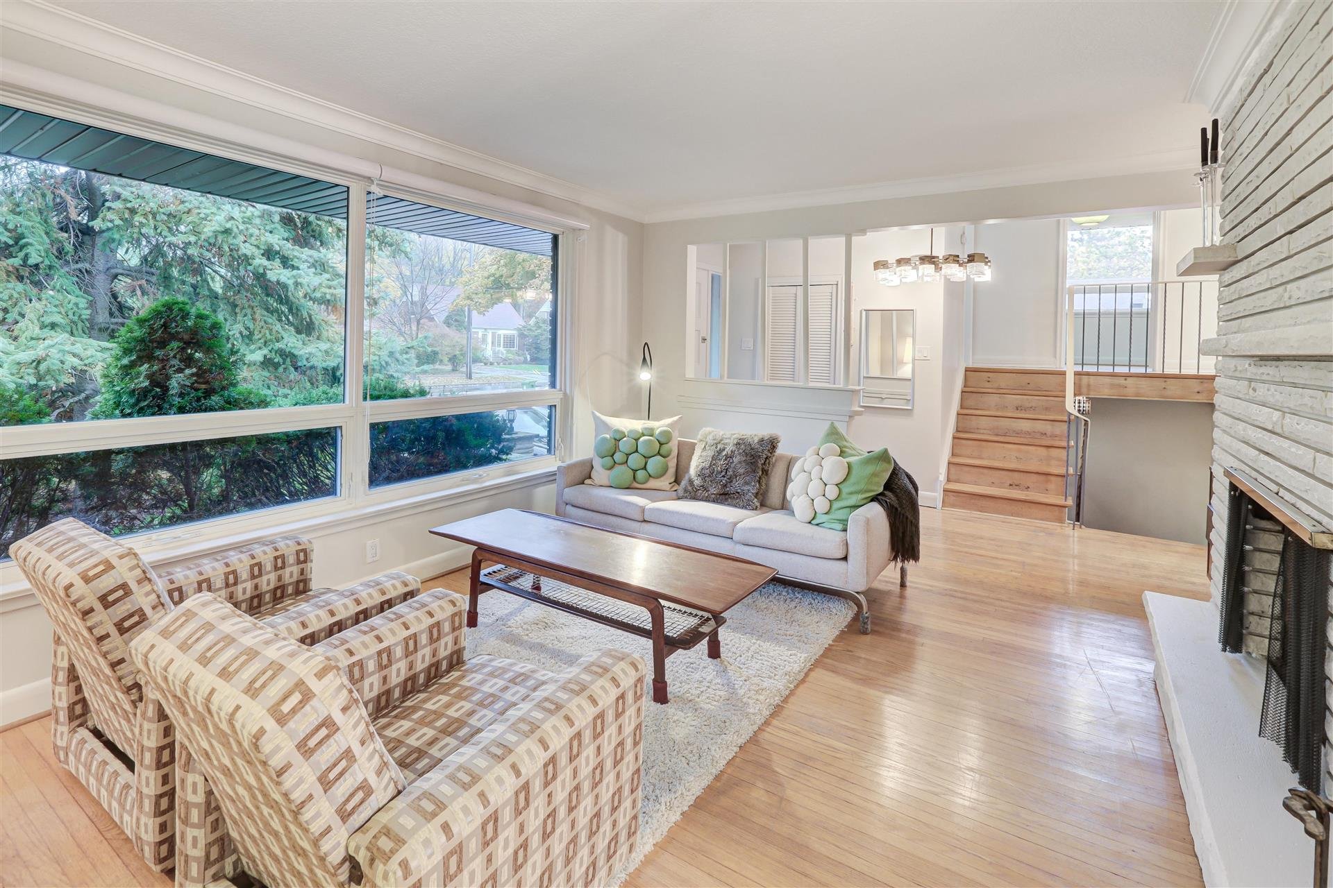 4-LivingRoom_2.jpg