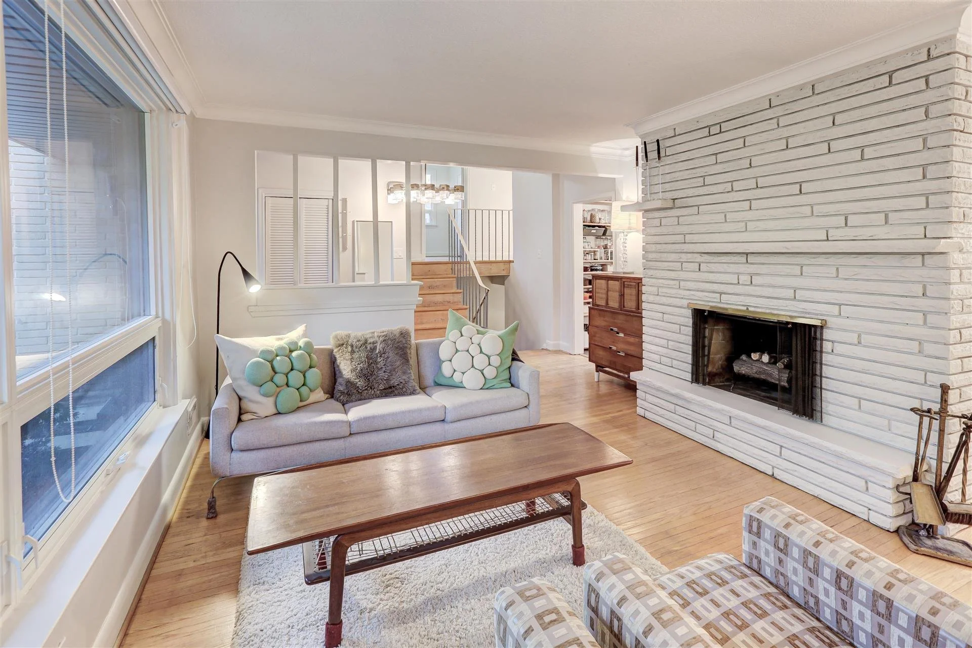 5-LivingRoom_3.jpg