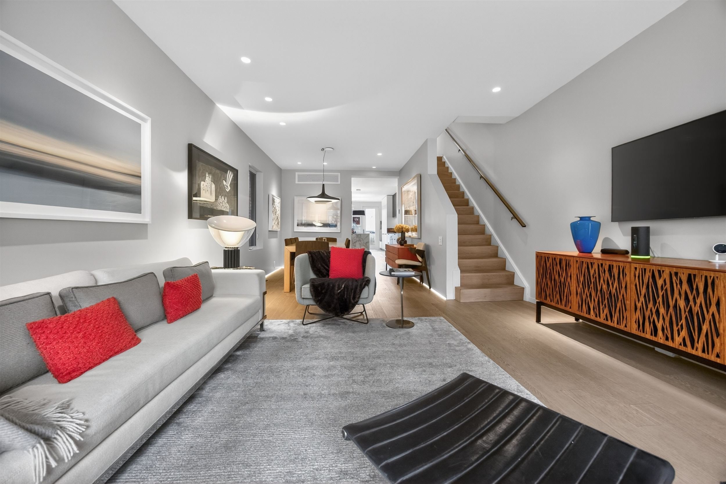 5-LivingRoom-2.jpg