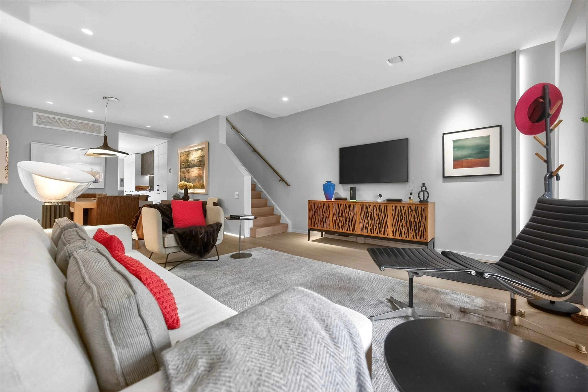 6-LivingRoom-3.jpg