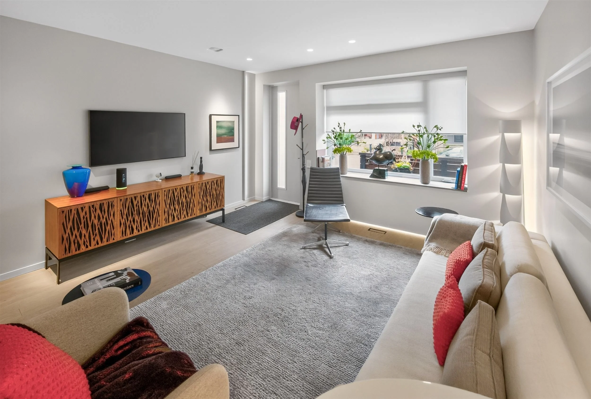 8-LivingRoom-5.jpg