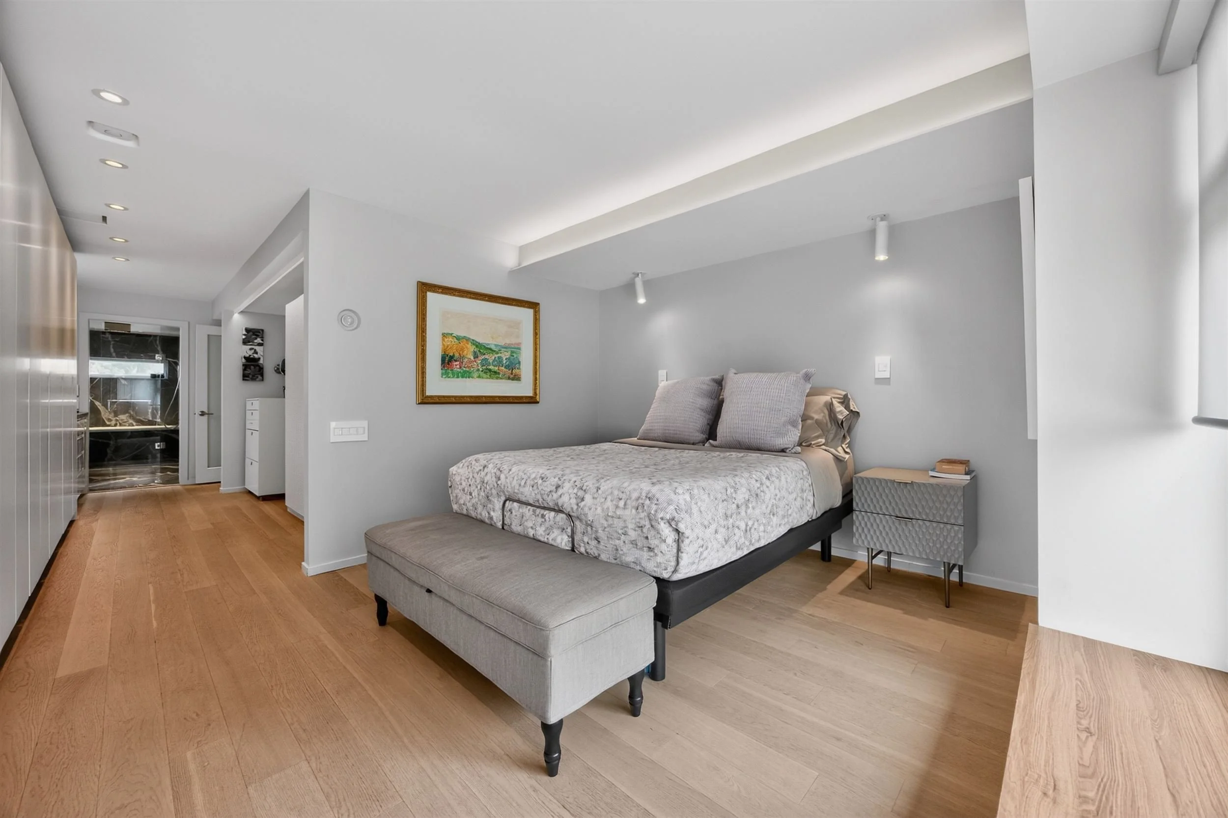20-BedroomPrimary-2.jpg