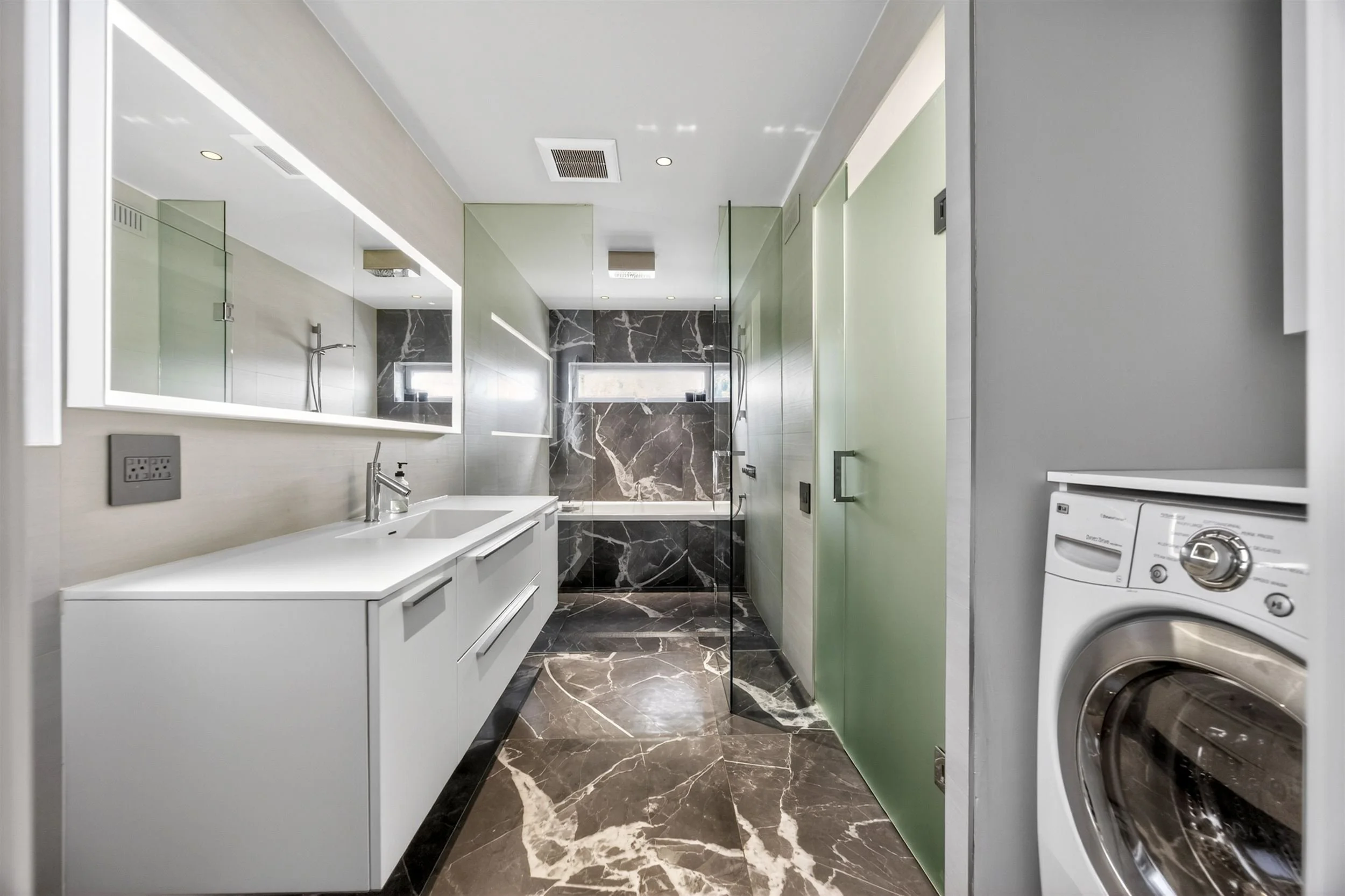21-BedroomPrimary_Ensuite-1.jpg