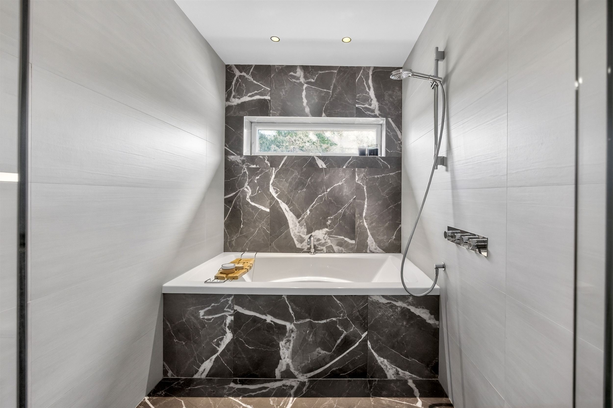22-BedroomPrimary_Ensuite-2.jpg