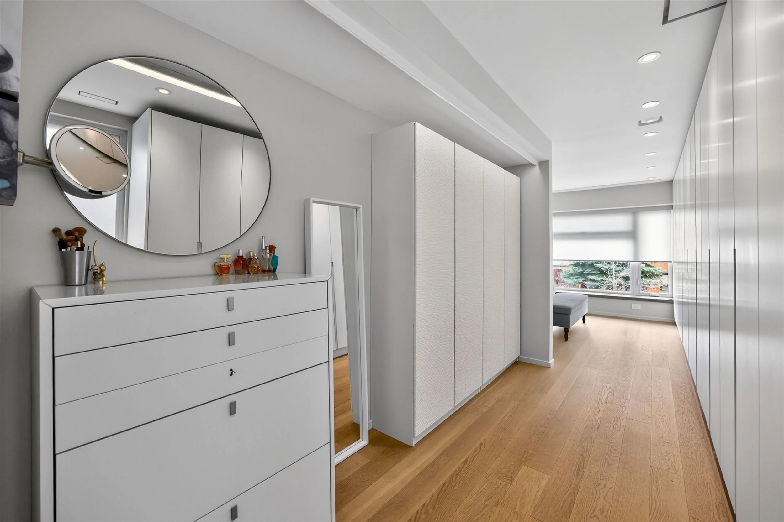 23-BedroomPrimary_Closet-1.jpg