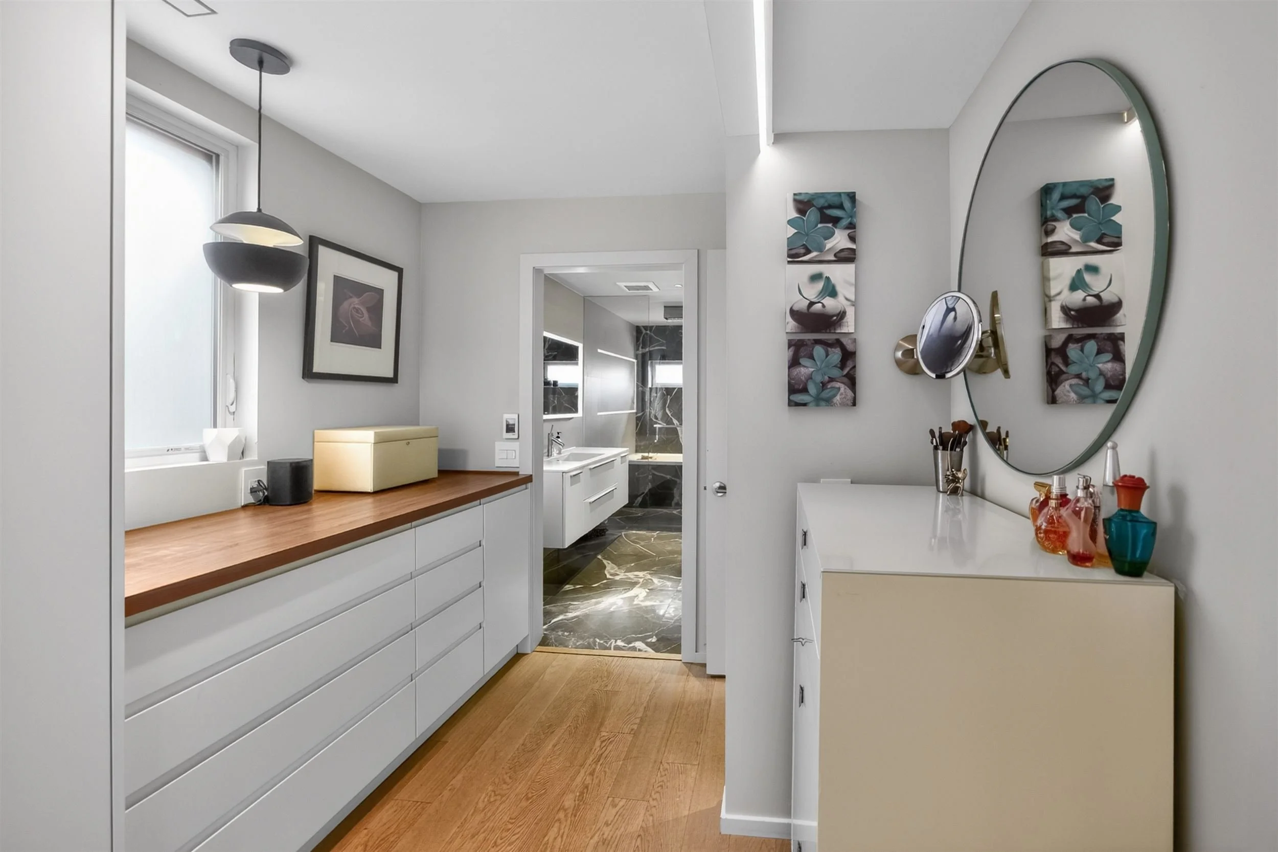 24-BedroomPrimary_Closet-2.jpg