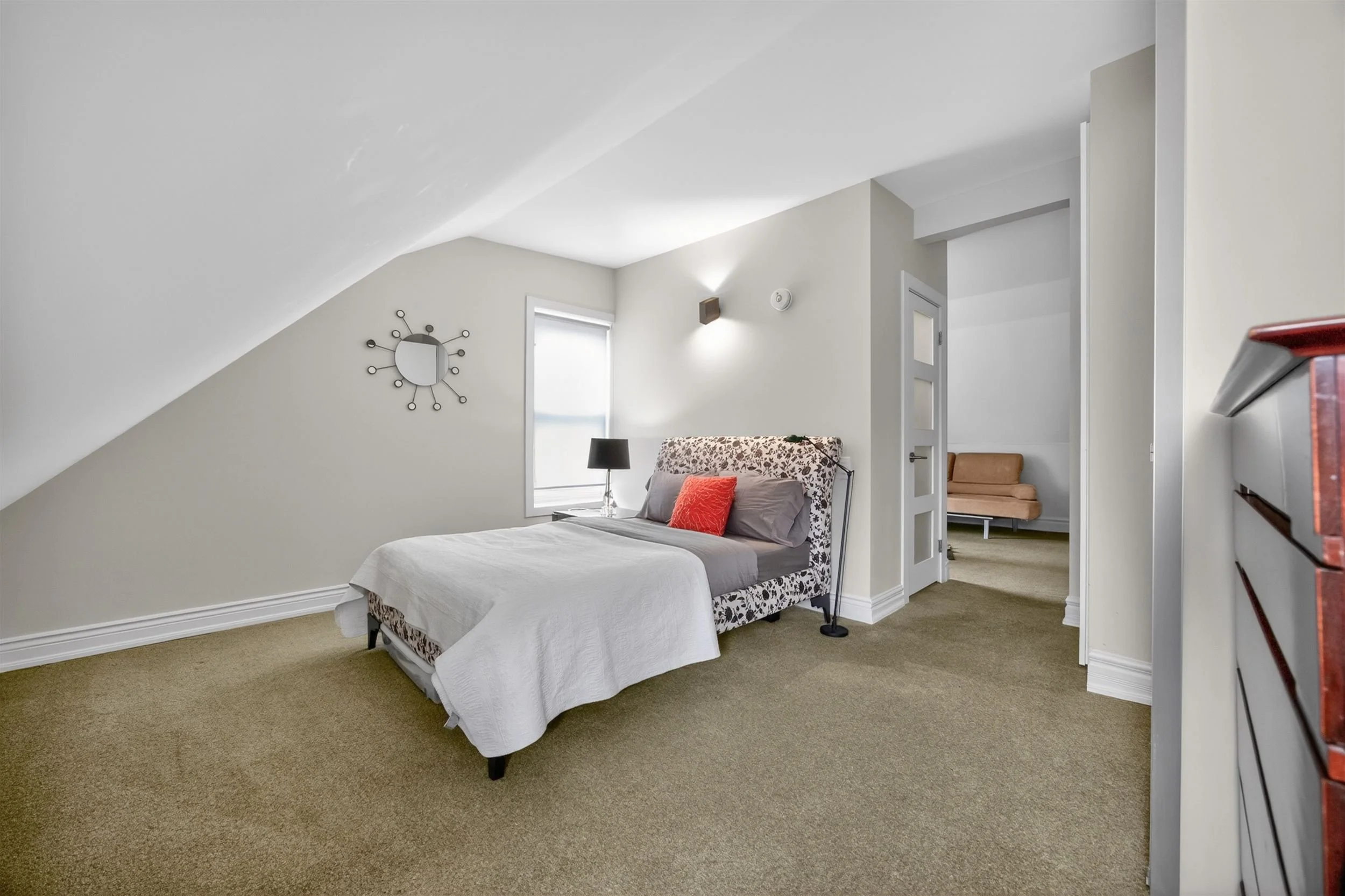 25-Bedroom2-1.jpg