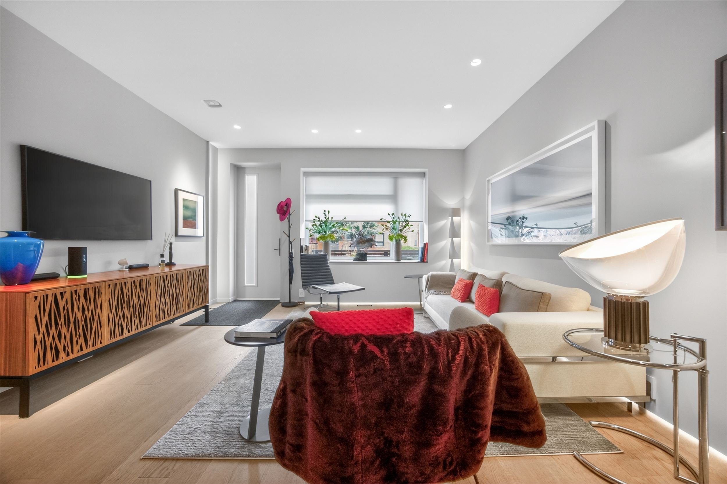 7-LivingRoom-4.jpg