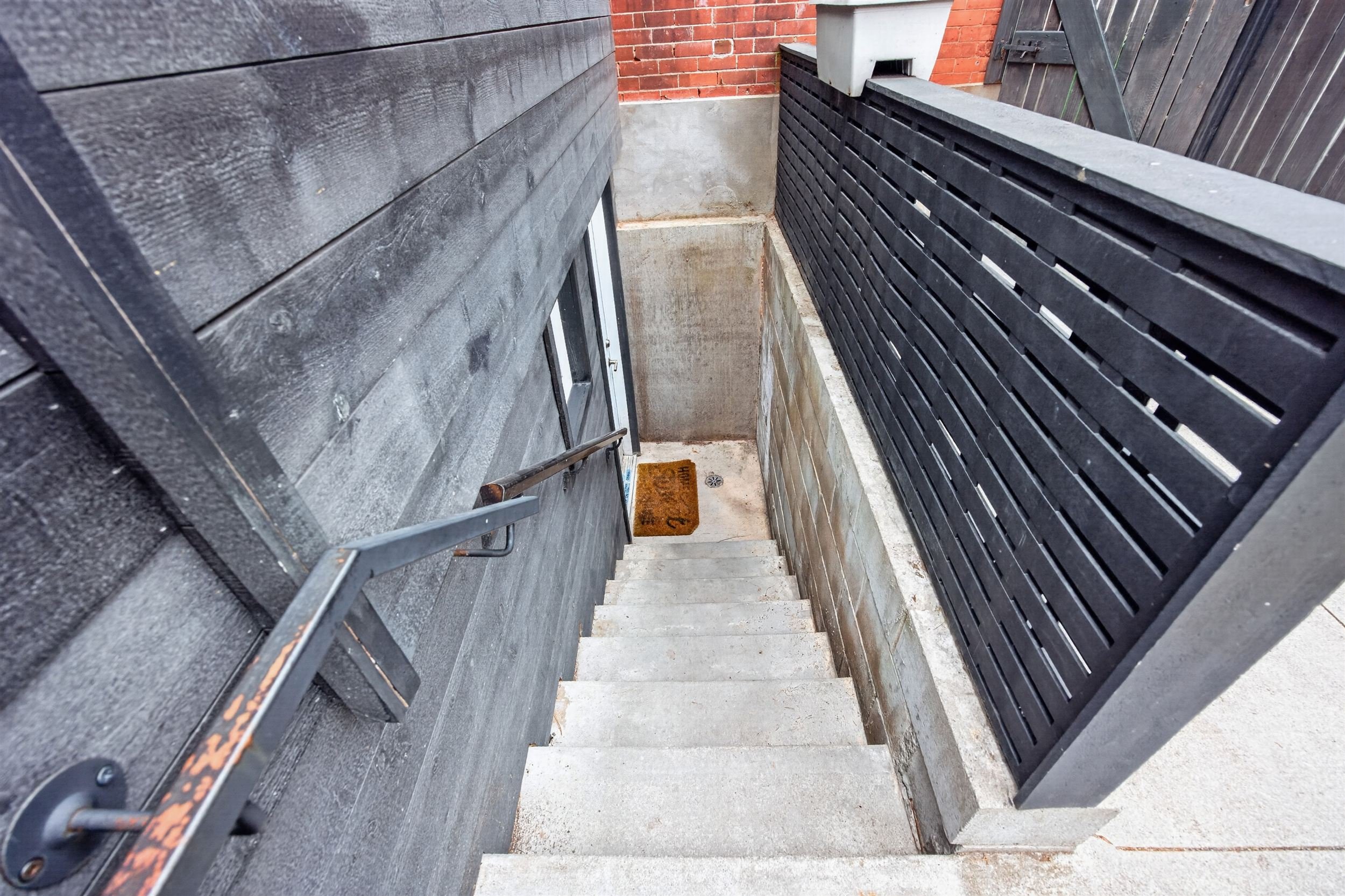 44-House_SideYard-1.jpg