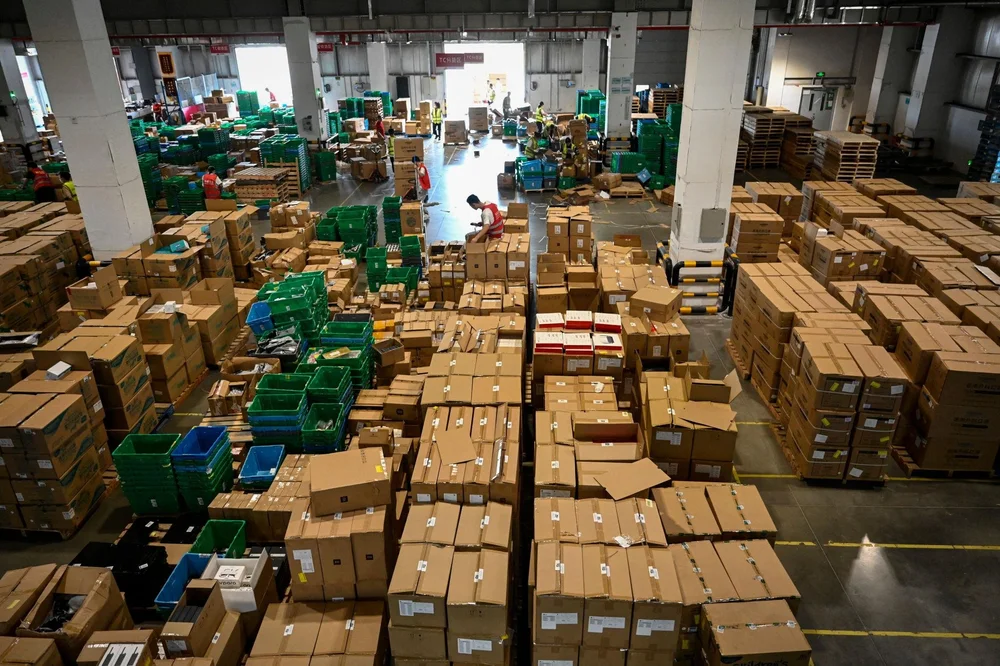 Consumer retail and e-commerce ecosystem