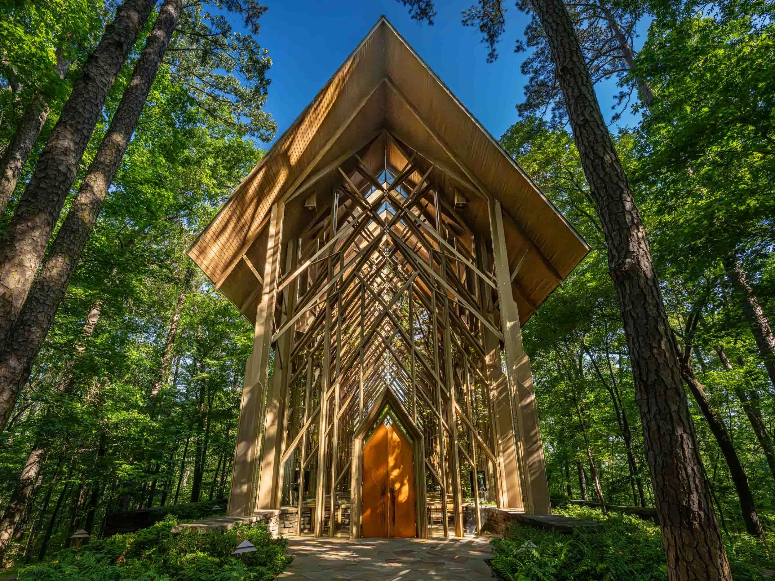 Anthony Chapel is located at Garvan Gardens, a 210 acre botanical garden in Hot Springs, Arkansas. It is a quiet, serene setting — perfect for reflection, meditation and connecting with nature.