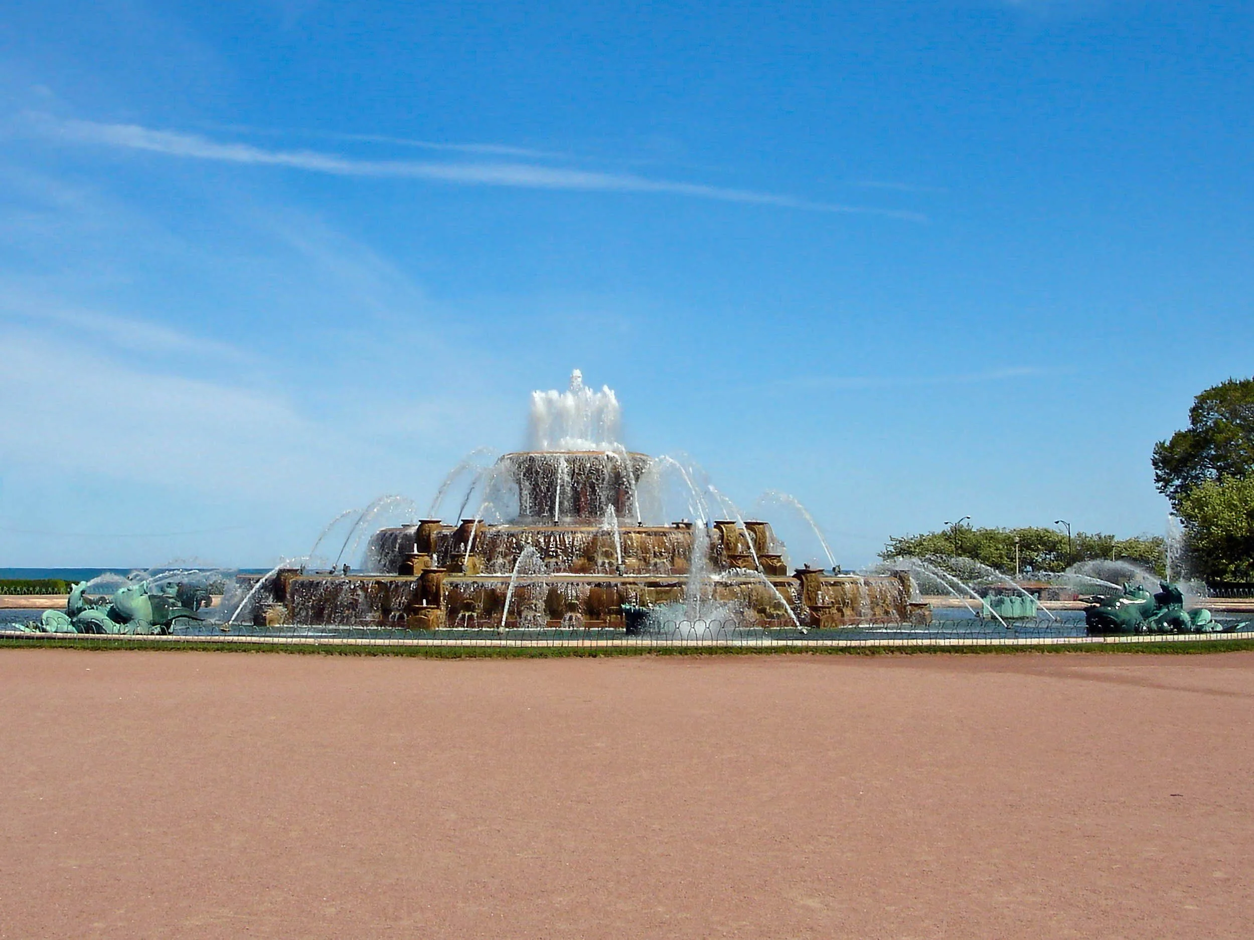 Buckingham Fountain in Grant Park in downtown Chicago.