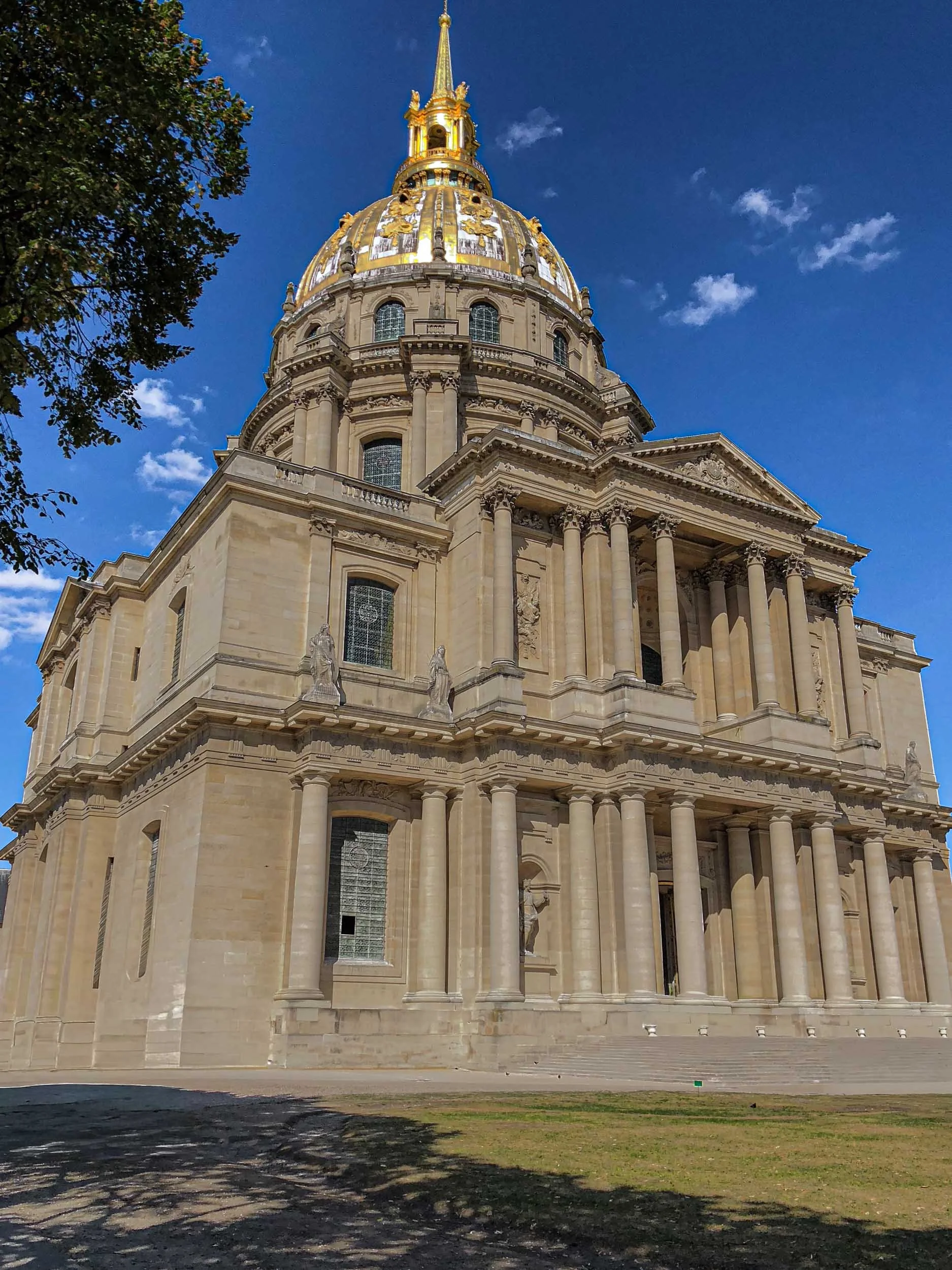 Napoleon's tomb lies within the Dôme des Invalides. In 1677 Louis XIV issued an edict ordering the Hôtel des Invalides to be built for his army's veterans. The Dome was Paris' tallest building until the Eiffel Tower was erected. The body of the Emper