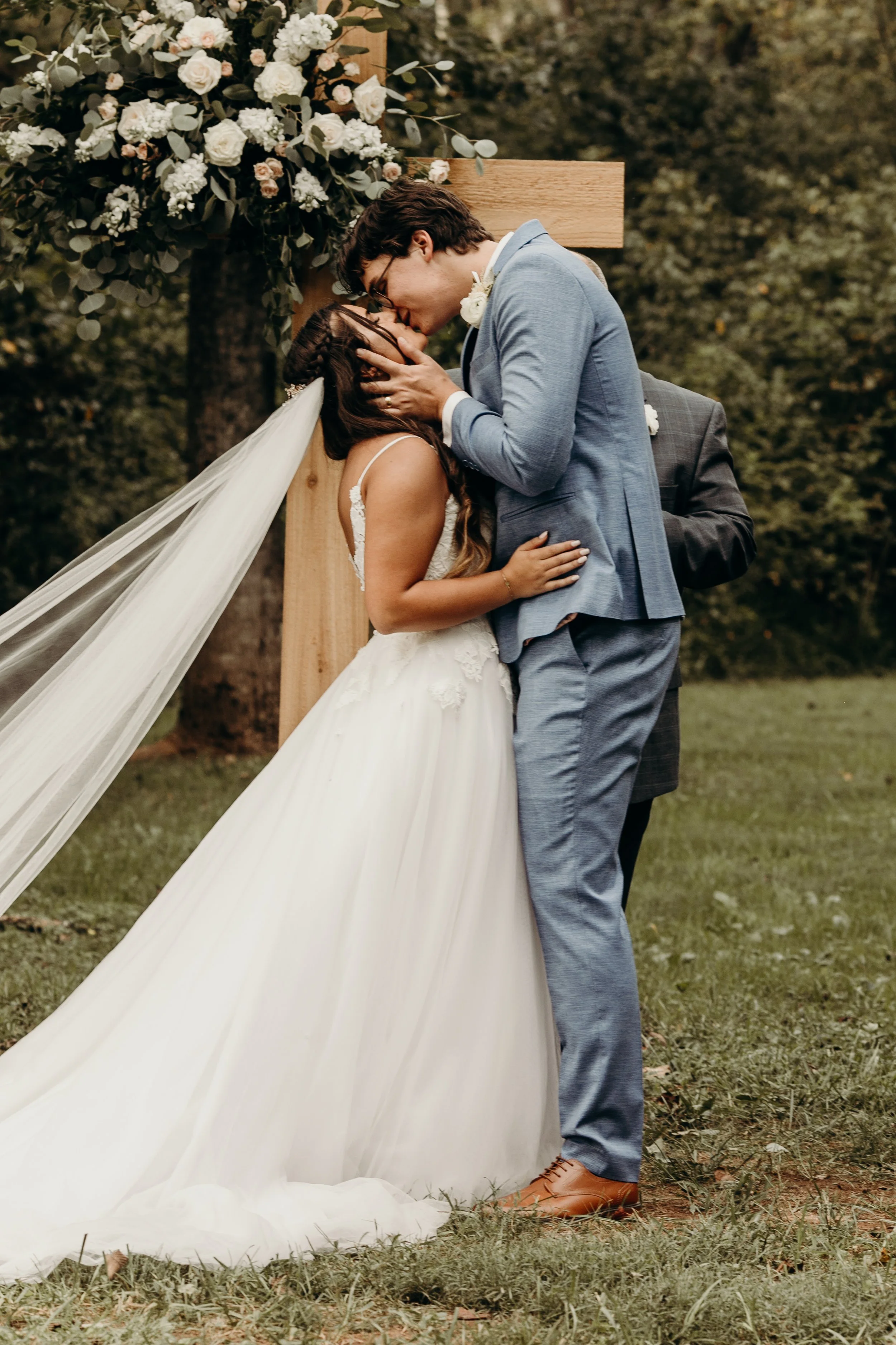 makenna-lautner-wedding-ramble-creek-first-kiss.jpg