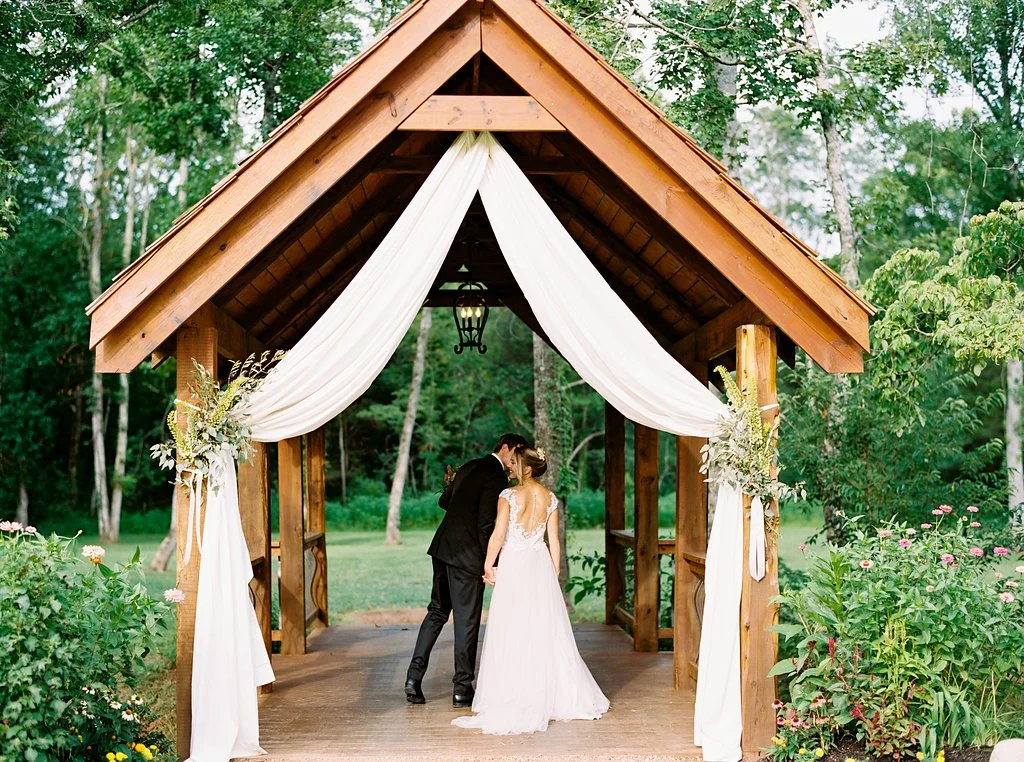 How to Pick Your Wedding Venue - Advice from Someone Who’s Hosted 100s of Weddings