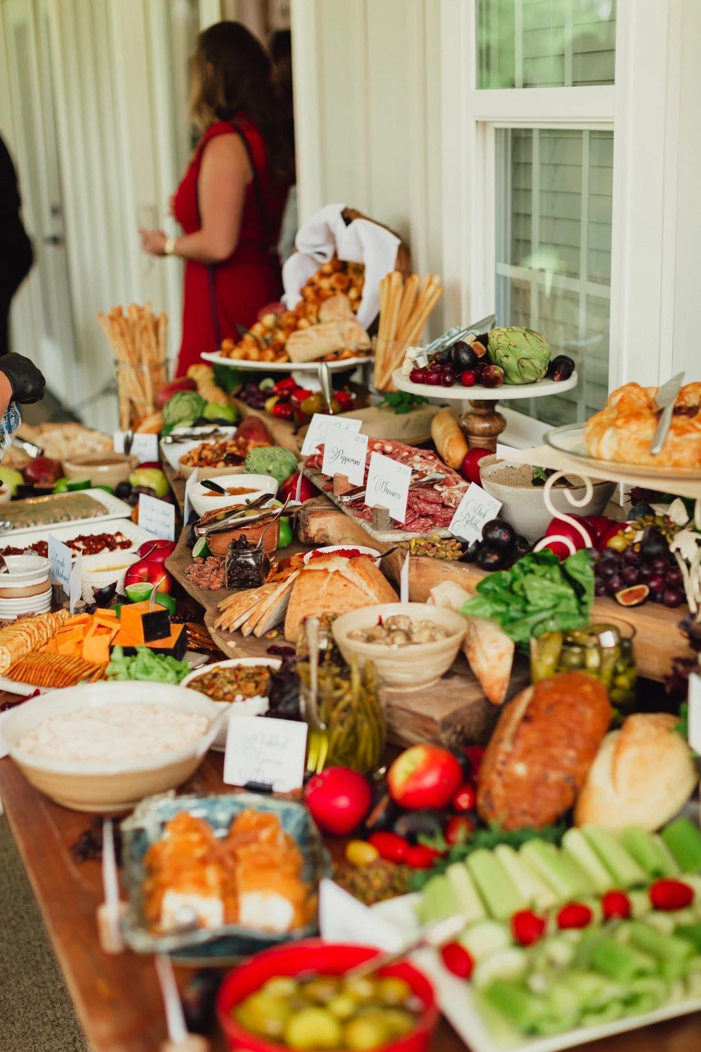 ramble-creek-east-tennessee-wedding-cocktail-hour-food-station.jpg
