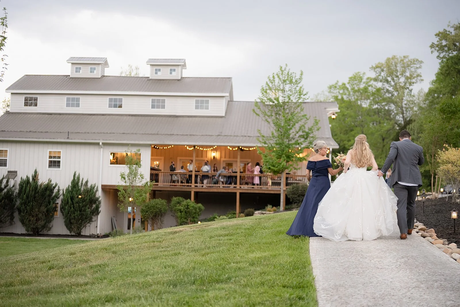wedding-cocktail-hour-ramble-creek-exterior-view.jpg