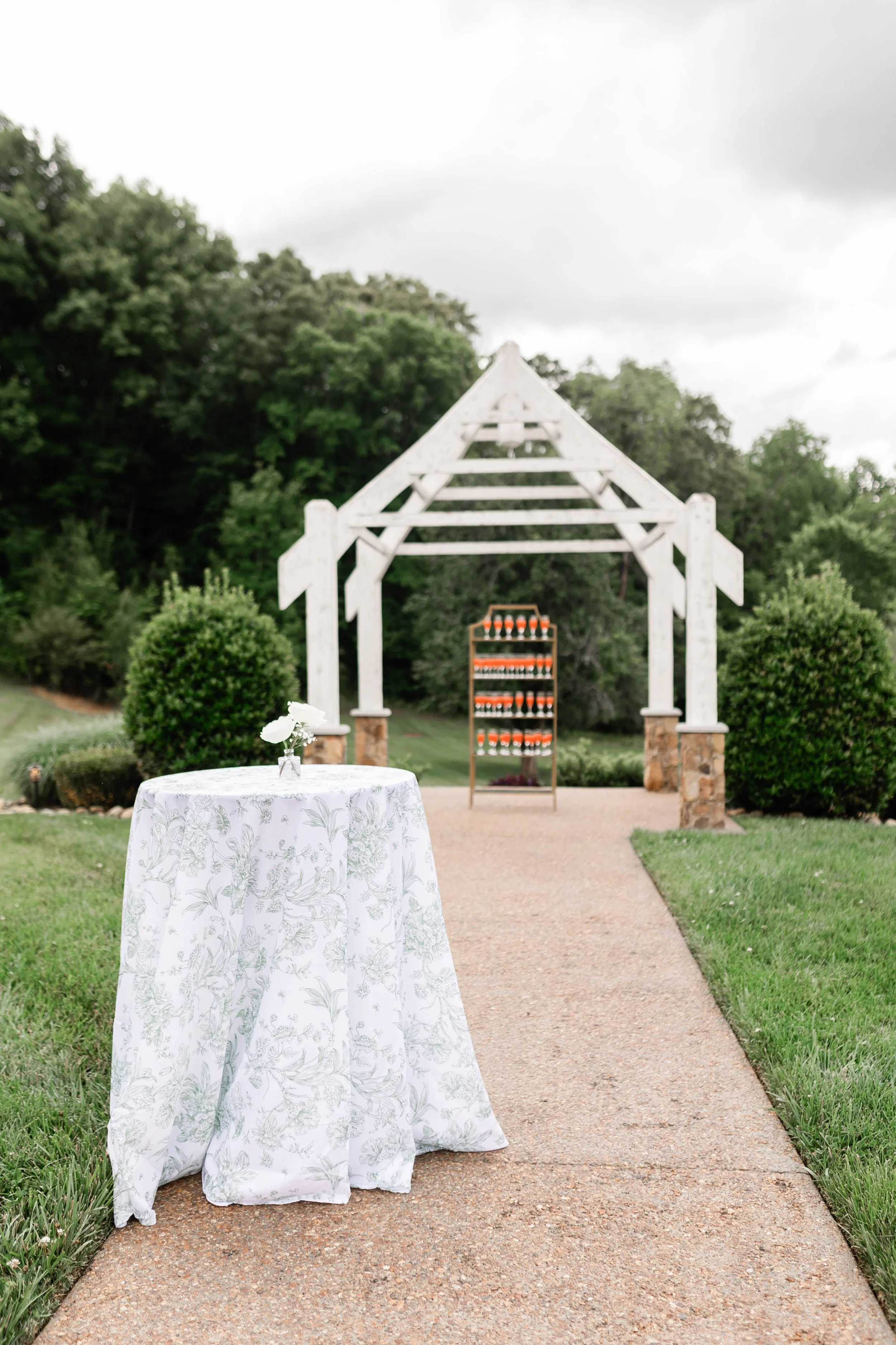 outdoor-champagne-display-wedding.JPG