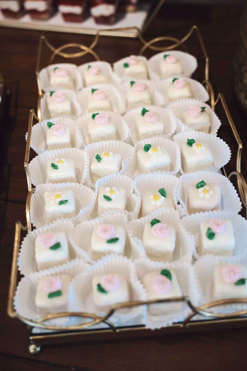 ramble-creek-mini-cakes-floral-dessert-bar.jpg