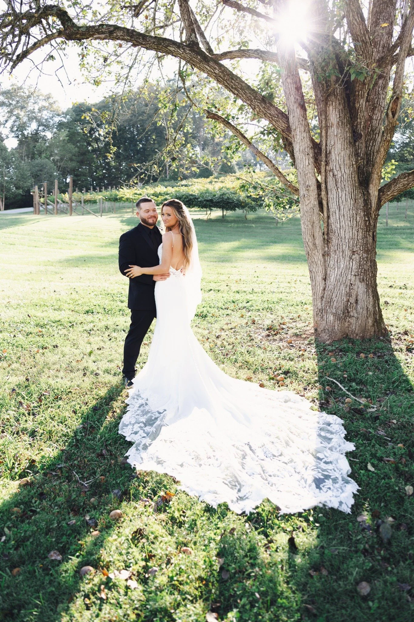 ramble-creek-vineyard-oak-tree-wedding-portrait.jpg