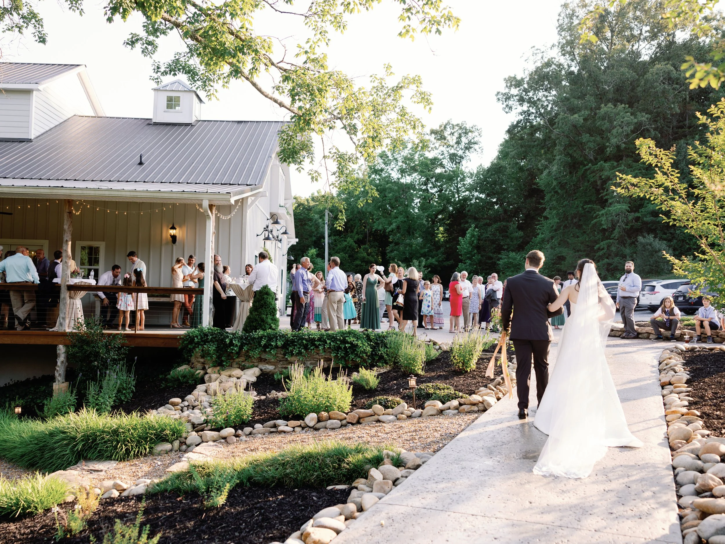 ramble-creek-wedding-cocktail-hour.jpg