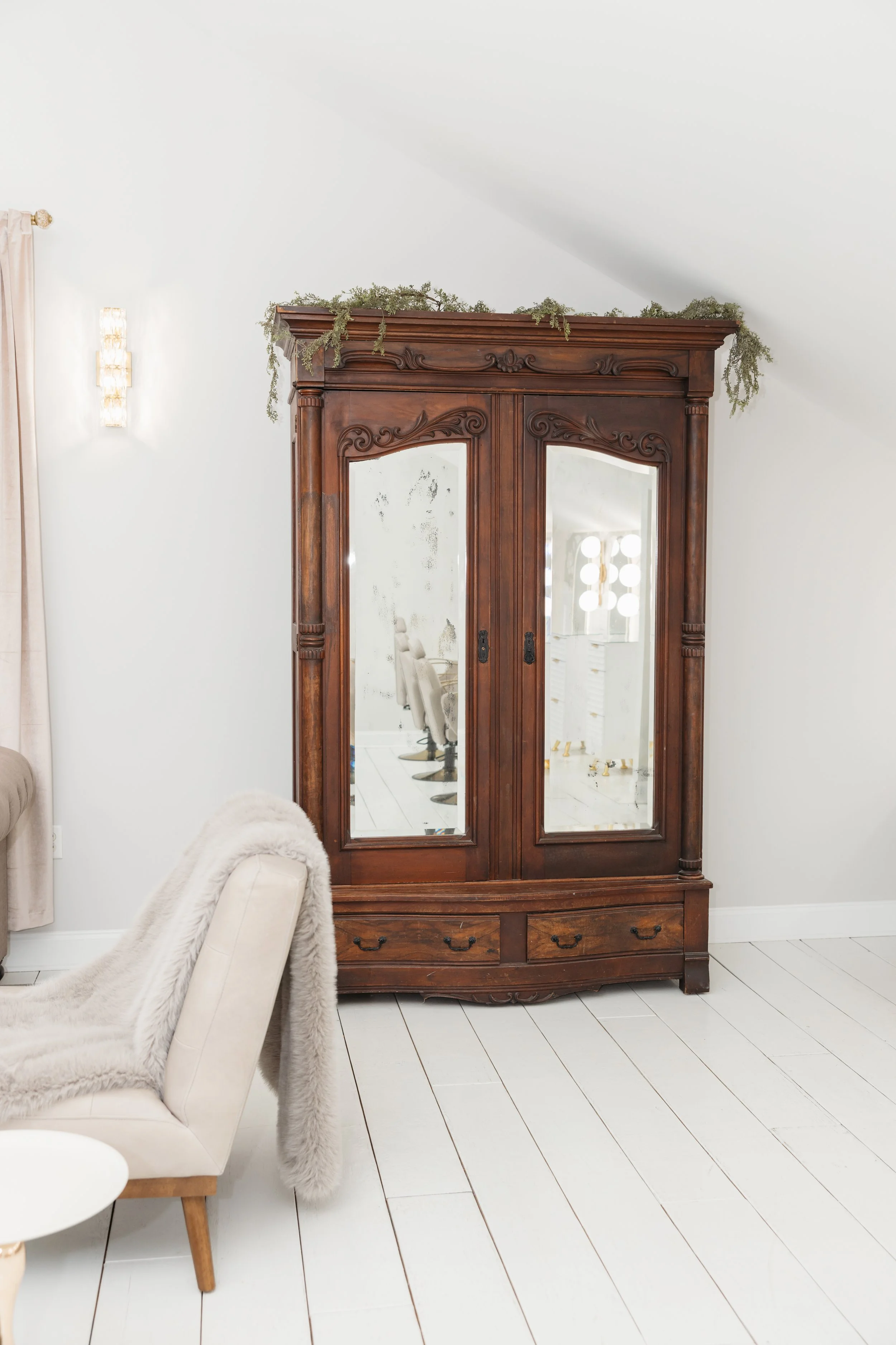 ramble-creek-luxury-bridal-suite-antique-armoire-athens-tn-13.jpg