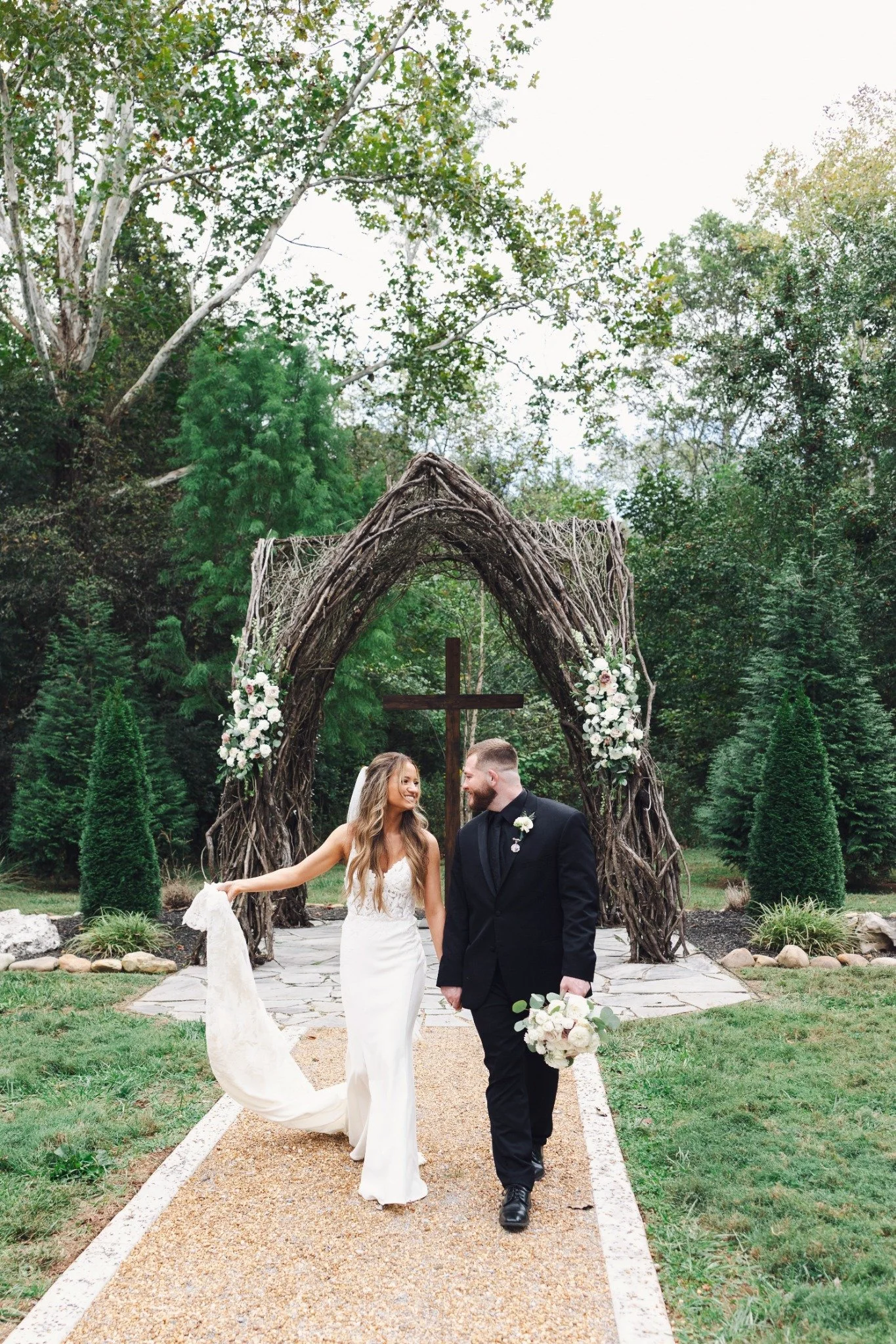 ramble-creek-vine-arbor-fall-wedding-newlyweds.jpg