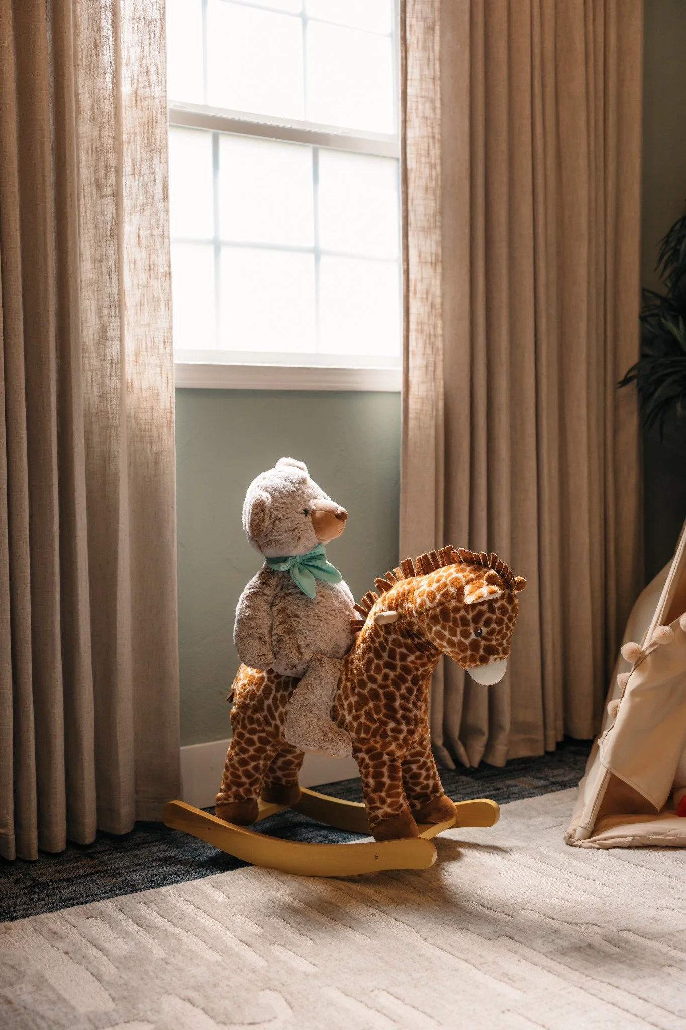 Rocking giraffe and teddy bear in the Ramble Creek nursery, a cozy children’s playroom for kid-friendly weddings in Tennessee.