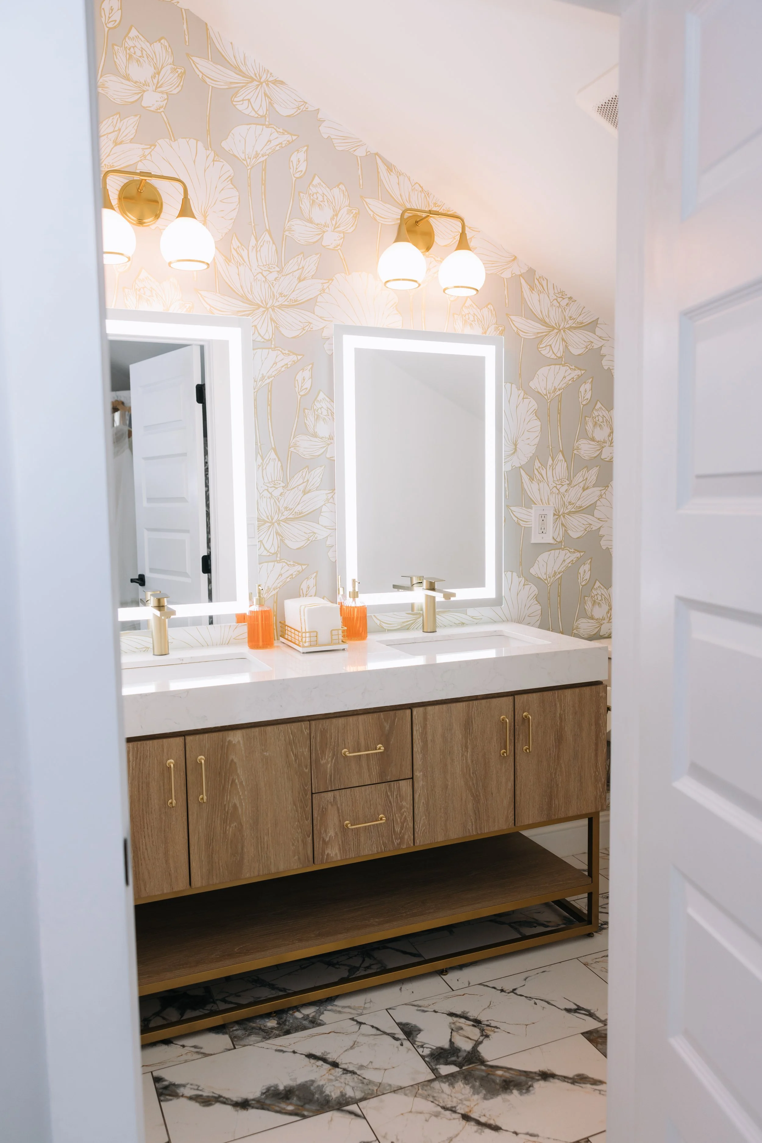 ramble-creek-bridal-suite-private-bathroom-vanity-athens-tn-45.jpg