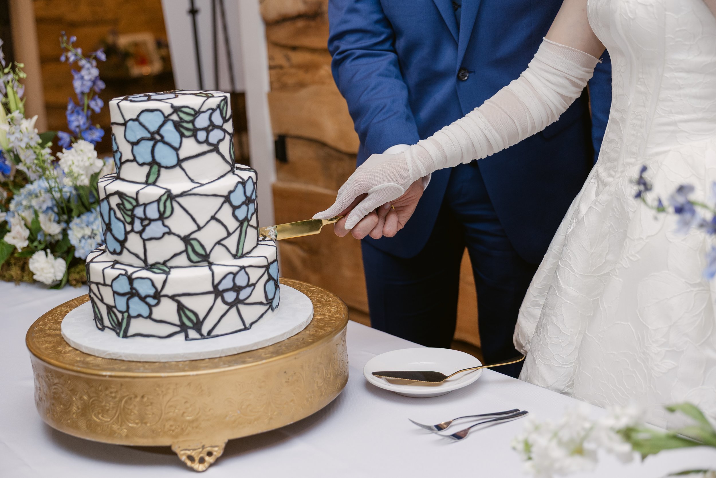 stained-glass-wedding-cake-blue-gold.jpg