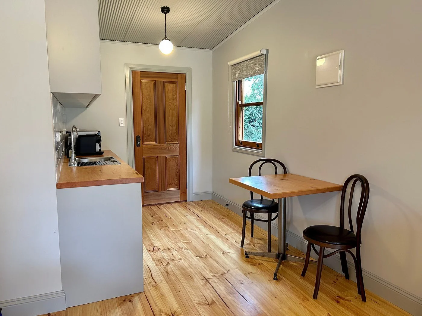 cabinkitchenette.jpg