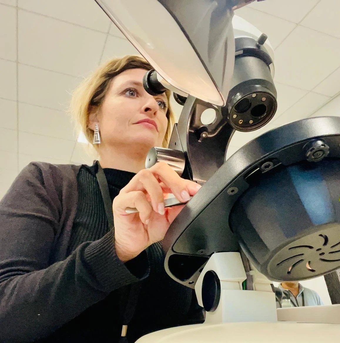 Antonella using a microscope at a G.I.A. laboratory.