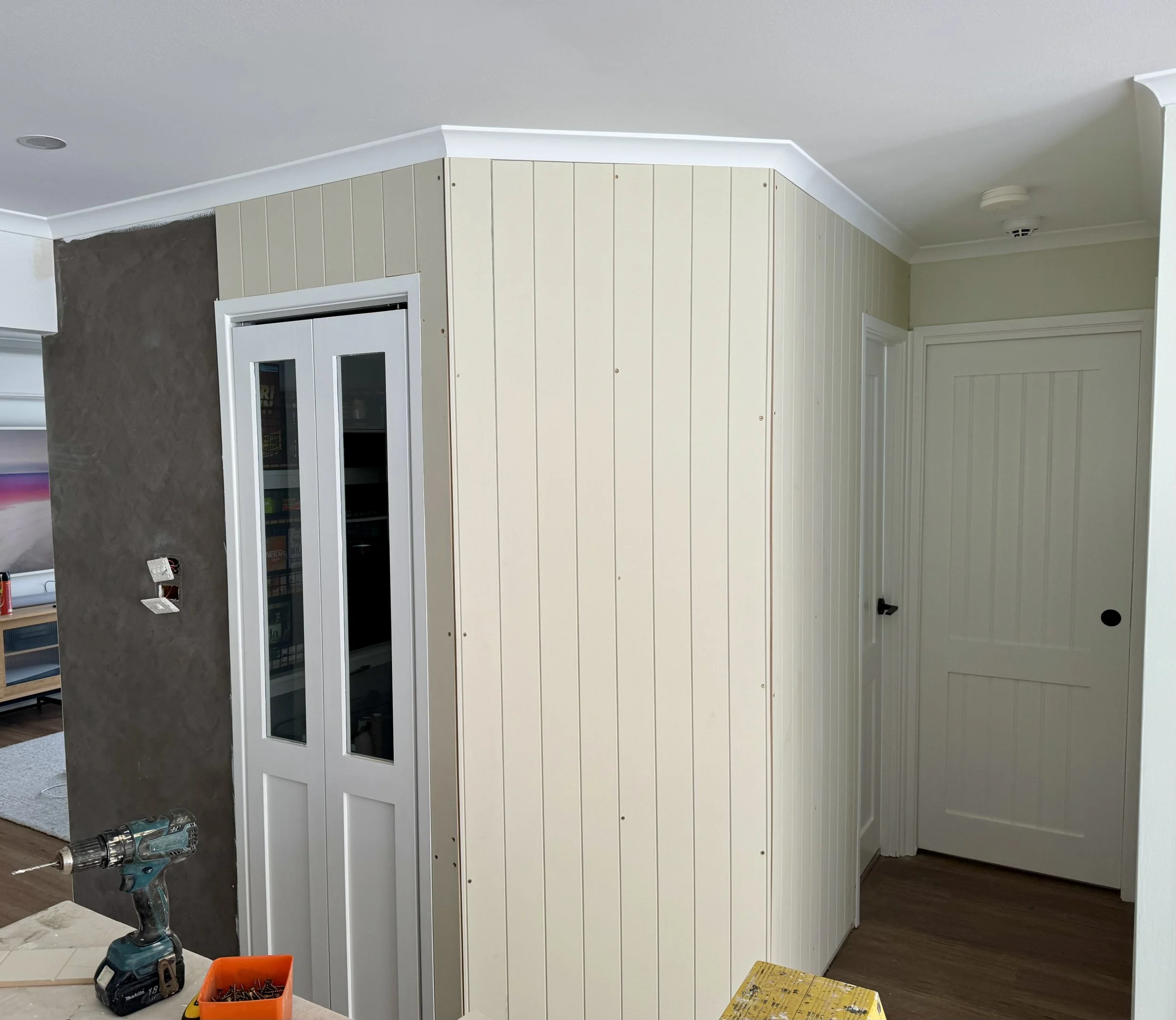 Interior painting services throughout Lake Haven, Tuggerah and the Central Coast.