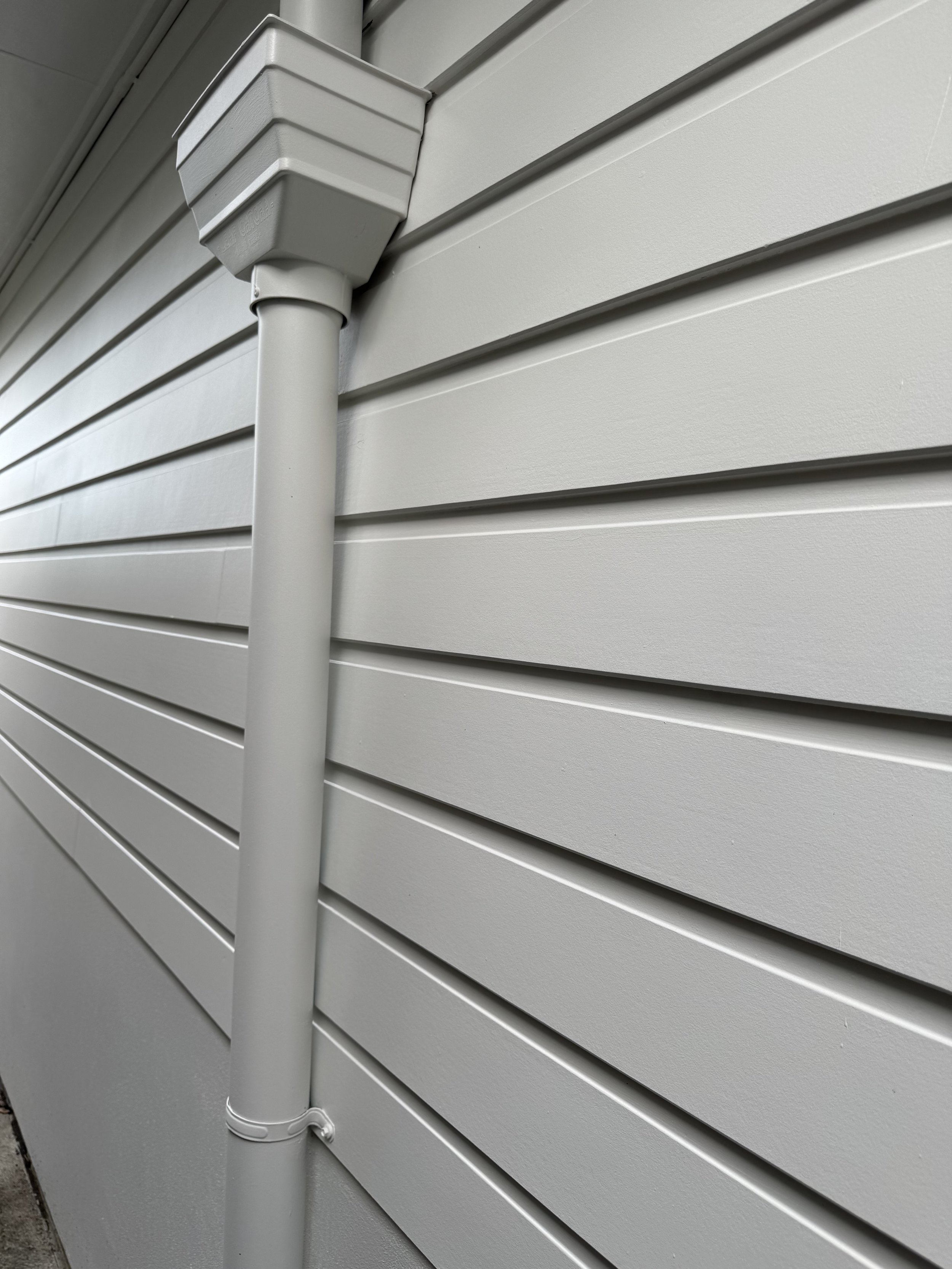 Freshly painted weatherboards and exterior trims completed by Drift Cove in Lake Macquarie.