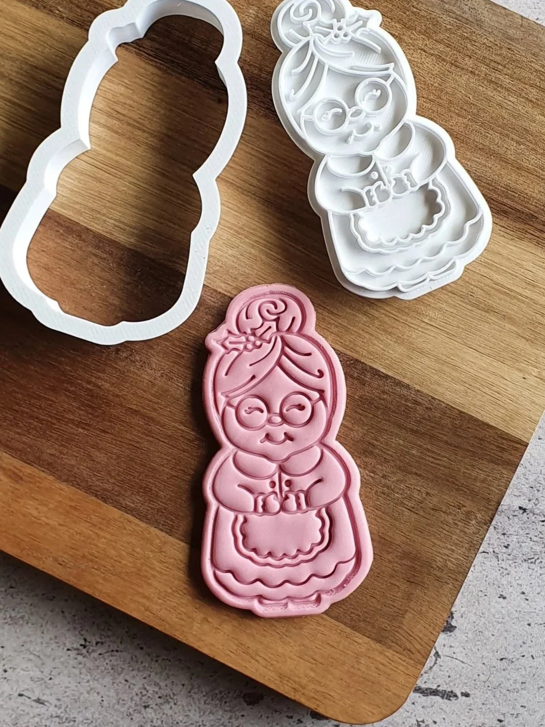 Mrs+Claus+Christmas+Cookie+Cutter.jpg