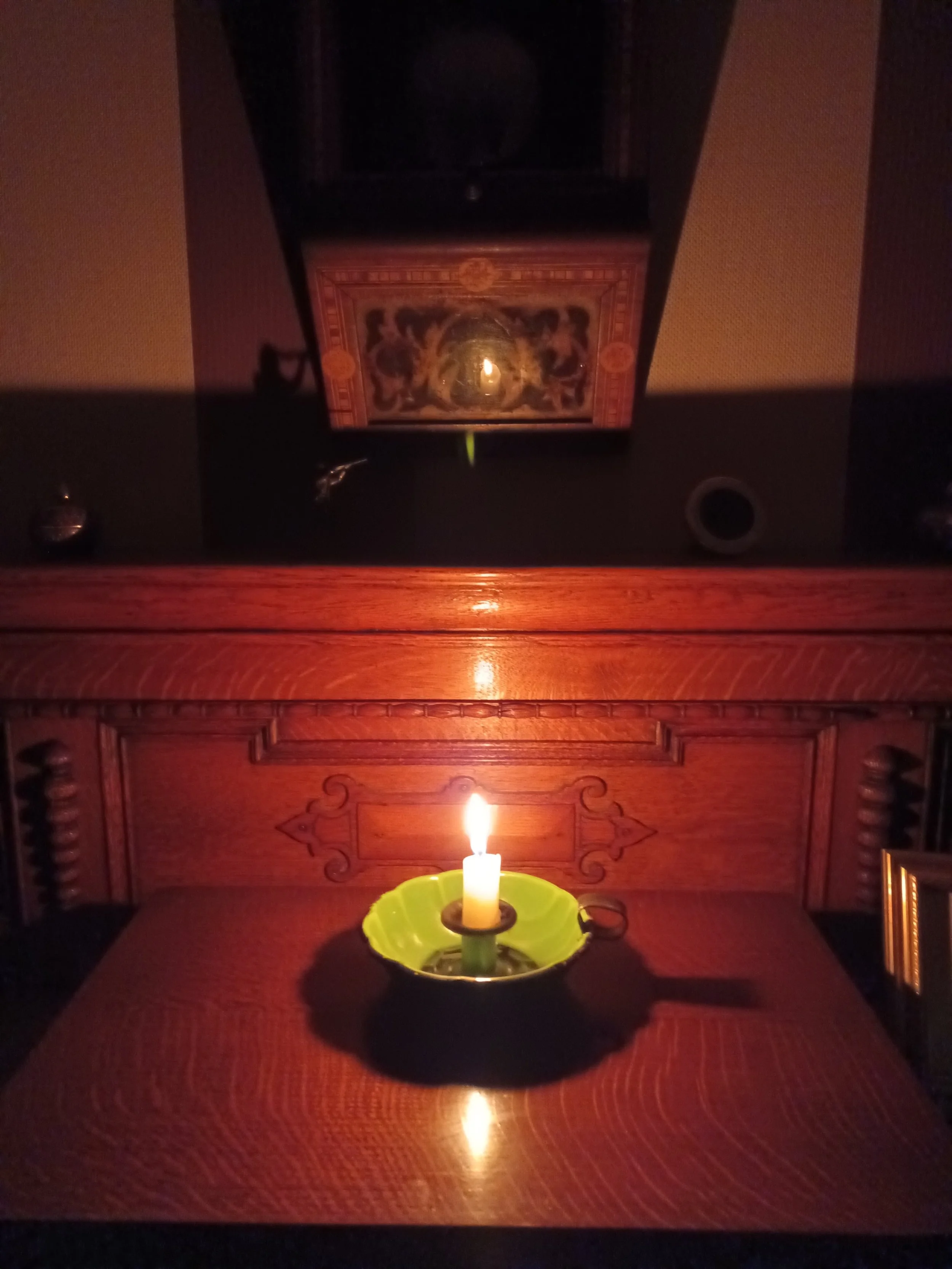 Our electricity went off yesterday from 7 in the morning until 7pm.
I moved into full Victorian farmer&rsquo;s wife mode.

Got the wood burner going straight away, boiled up the kettle, enjoyed toasting bread over the glowing embers then threw a fowl