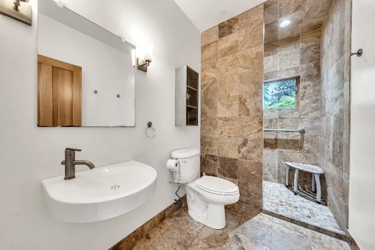 Steelhead House-Washroom-Accessible 1.jpg