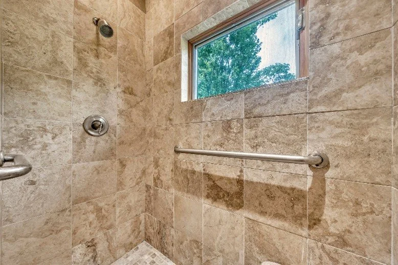 Steelhead House-Washroom-Accessible 2.jpg